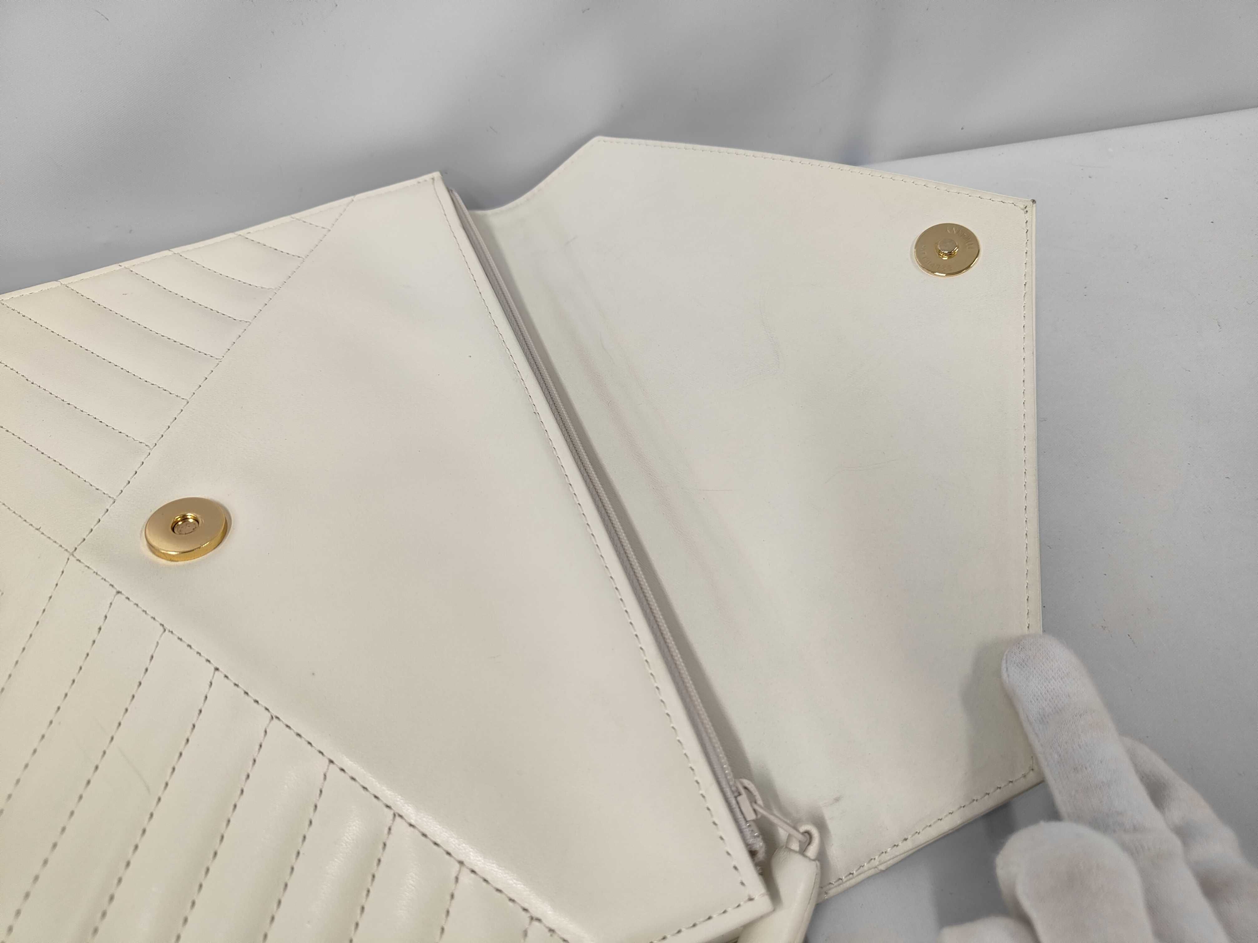 clutch bag, white, with dust bag and box. — view 5