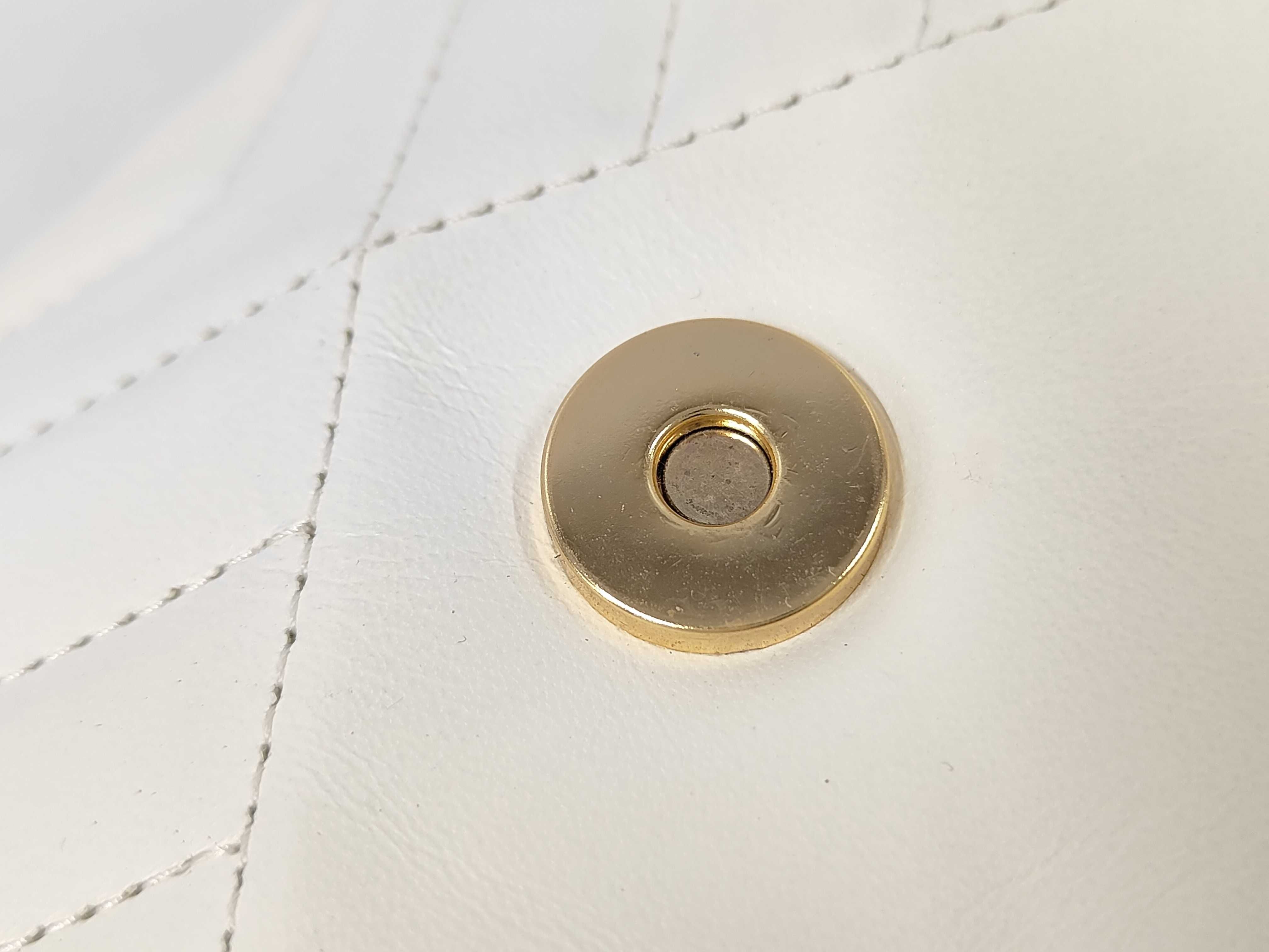clutch bag, white, with dust bag and box. — view 7
