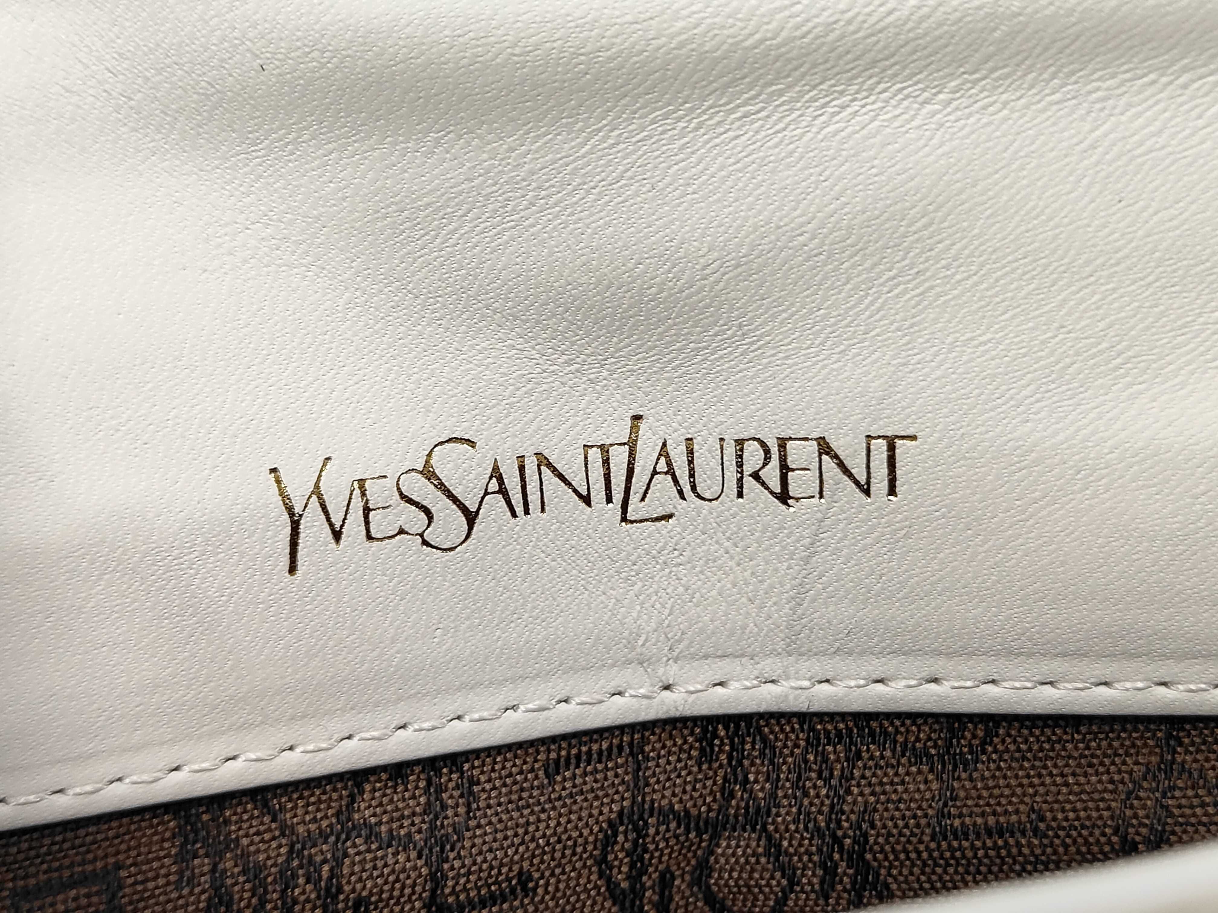 clutch bag, white, with dust bag and box. — view 9