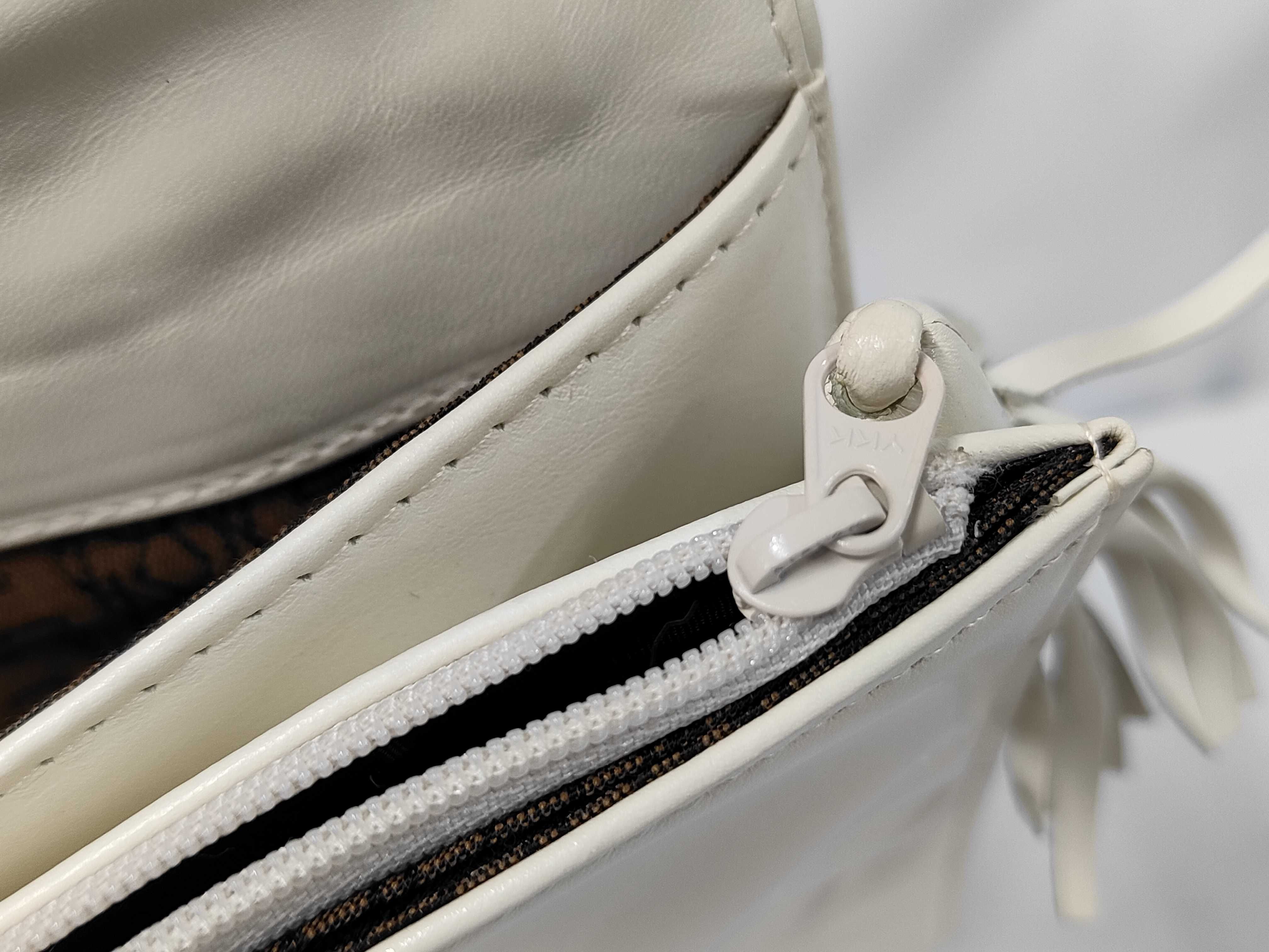 clutch bag, white, with dust bag and box. — view 10