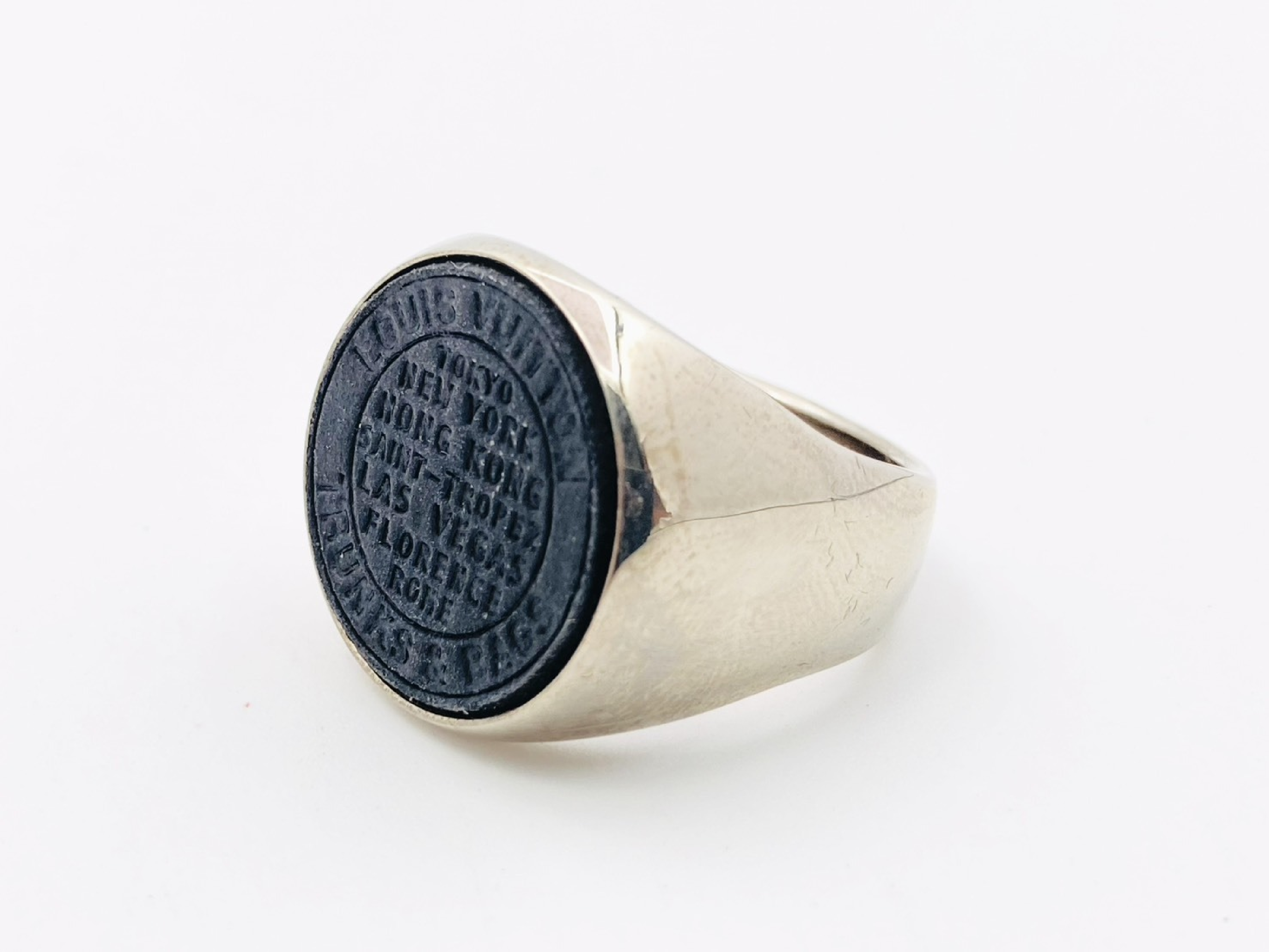 MP1802 Traveler Stamp Signet Ring #M Silver x Black RM0156 Ring — view 2