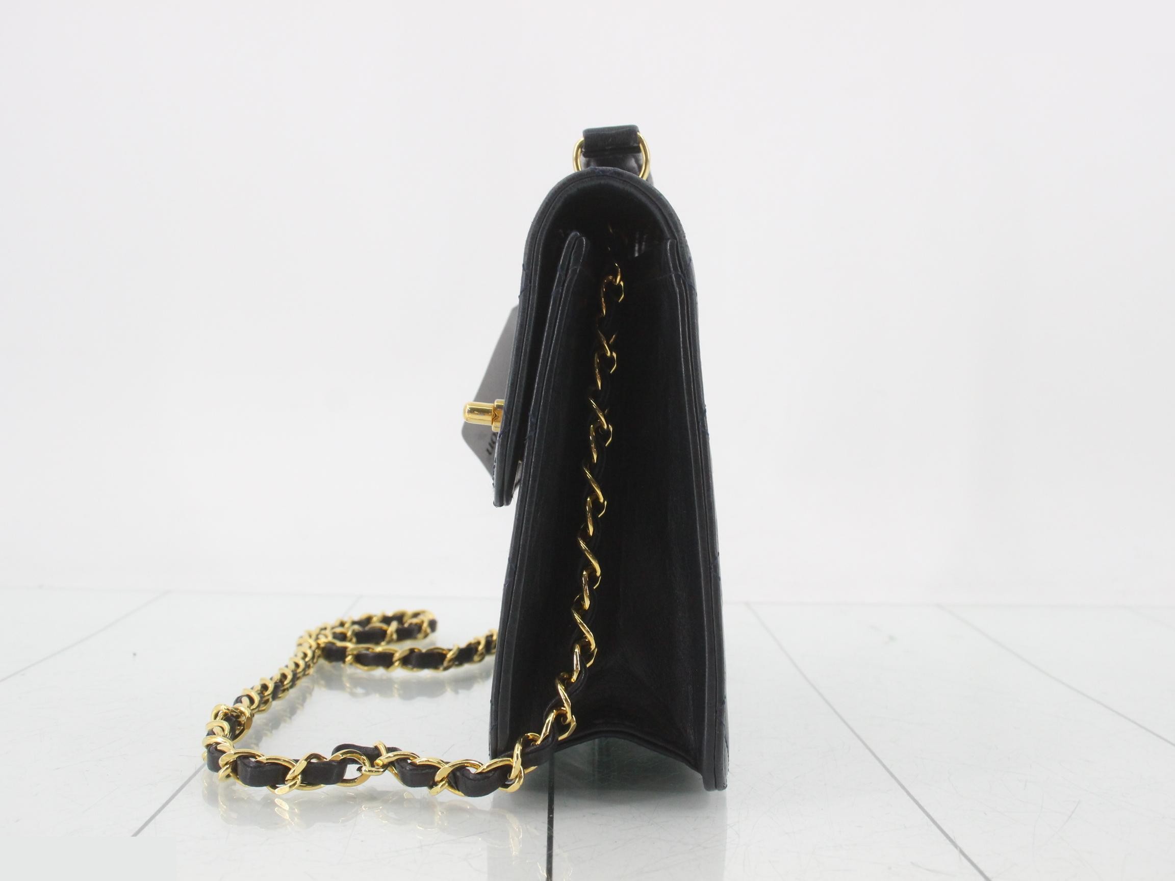 Matelassé (bag) - Shoulder bag — view 3