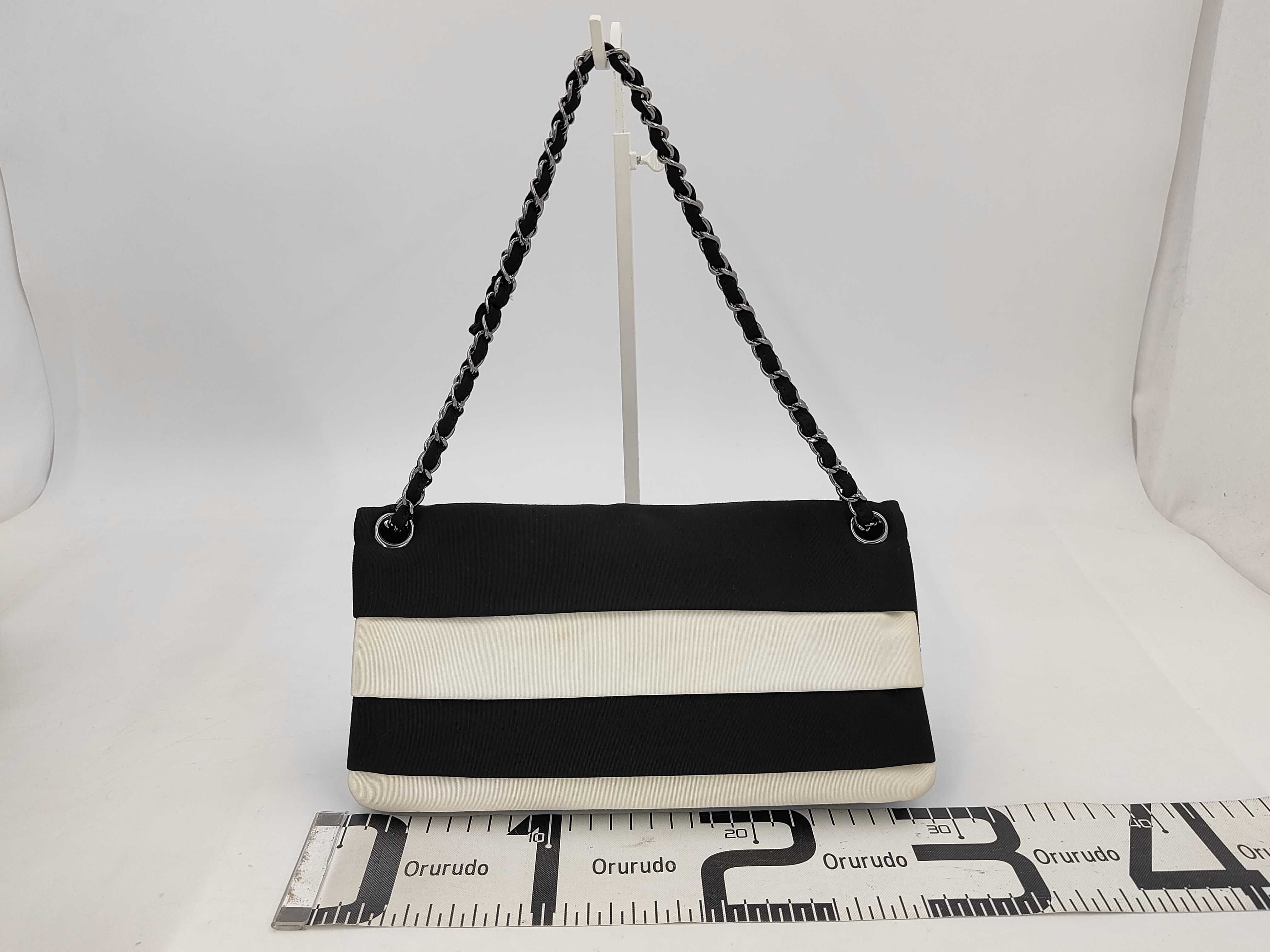 2.55 W Chain Border Canvas/Patent Black x White Shoulder Bag (with seal and card) — view 2