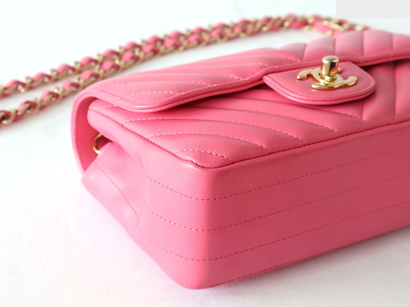 V-stitch lambskin mini chain shoulder bag, pink — view 3