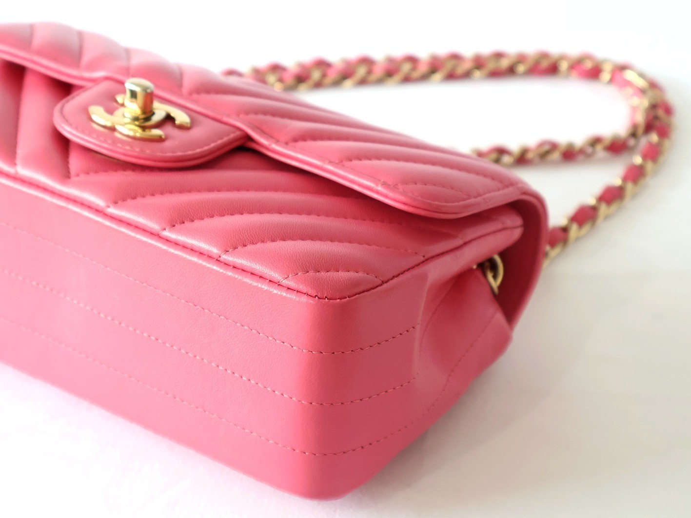 V-stitch lambskin mini chain shoulder bag, pink — view 4