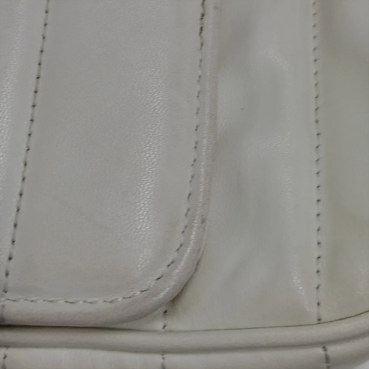 Monochrome Leather Chain Shoulder Bag, White — view 10
