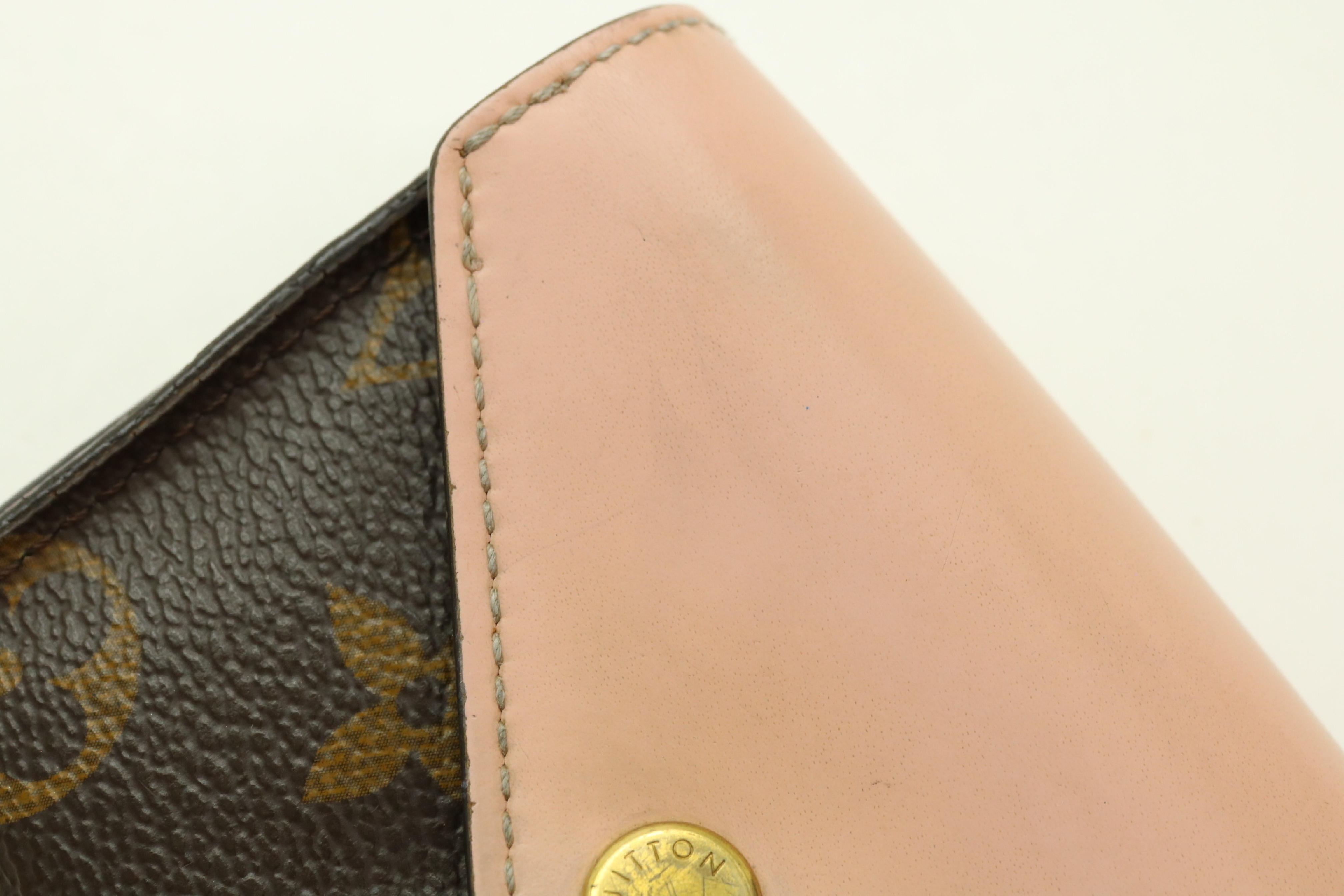 Monogram Rose Ballerine Portefeuille Zoé Compact Wallet — view 11