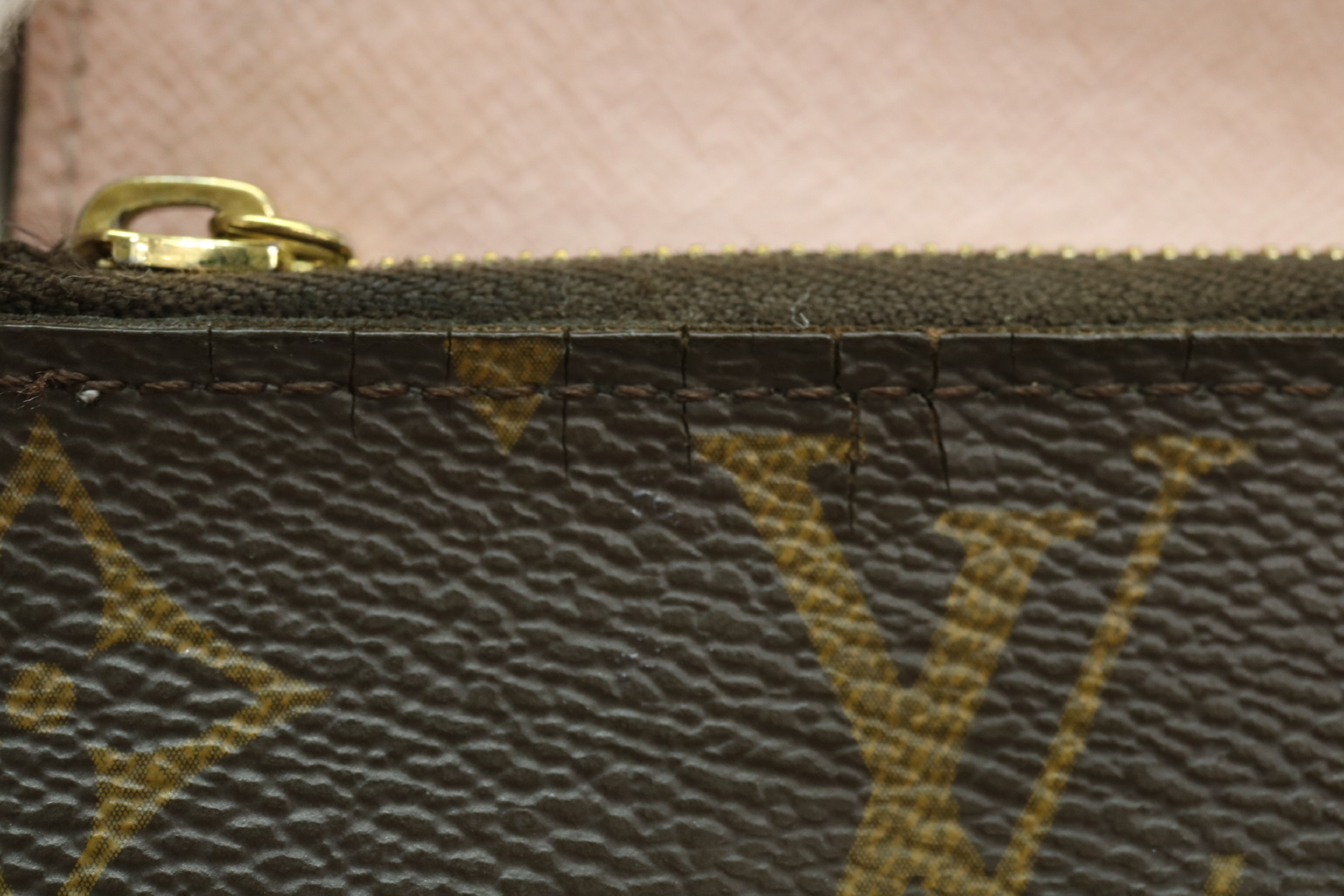 Monogram Rose Ballerine Portefeuille Zoé Compact Wallet — view 10