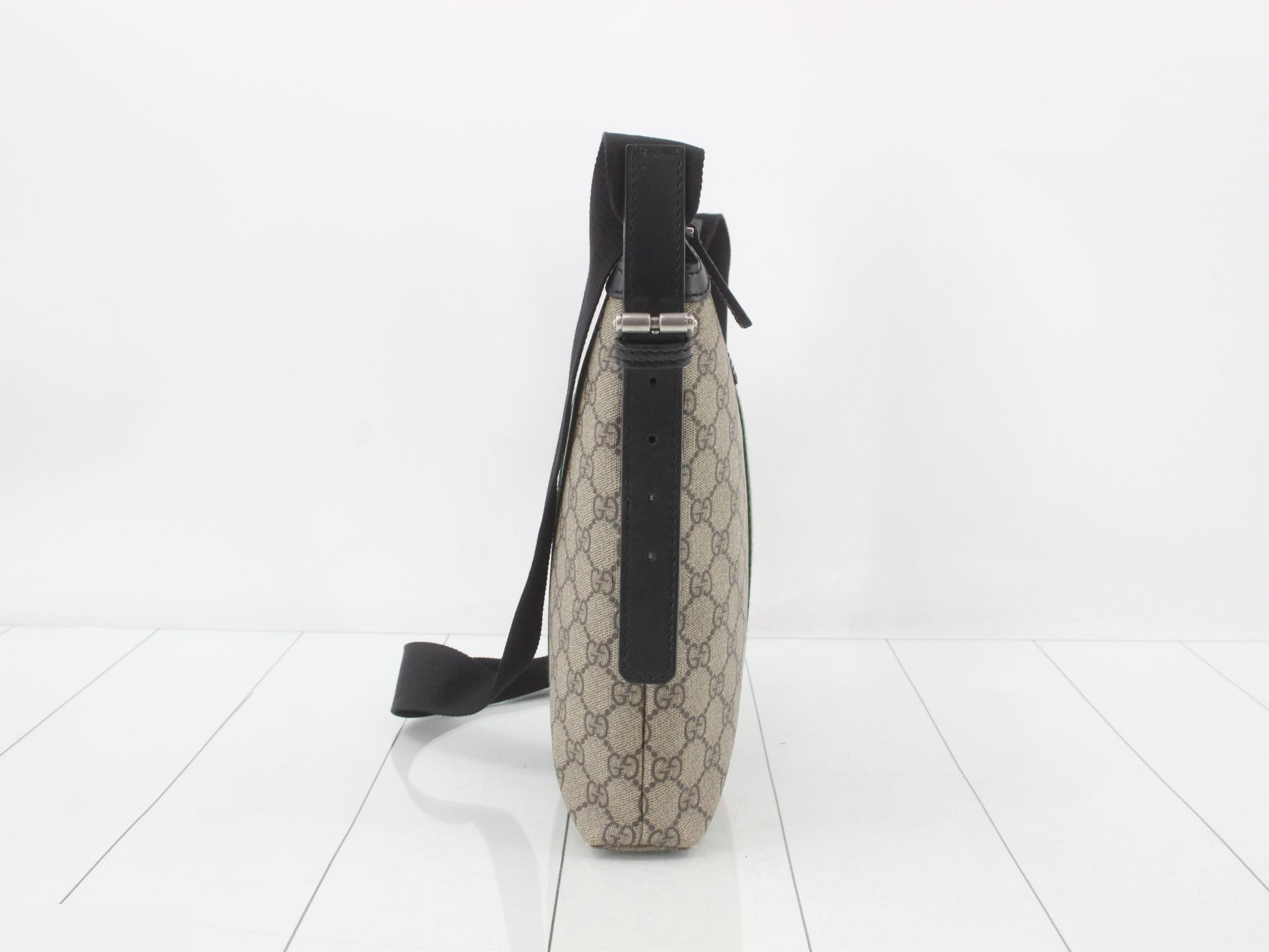 GG Supreme Shoulder Bag — view 4