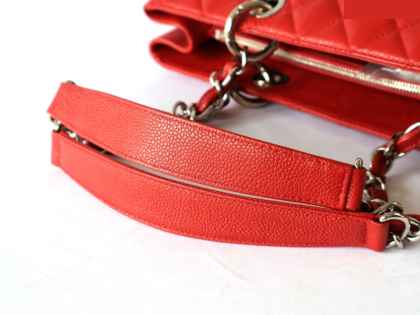 Caviar Skin GST Chain Tote Bag, Red — view 8