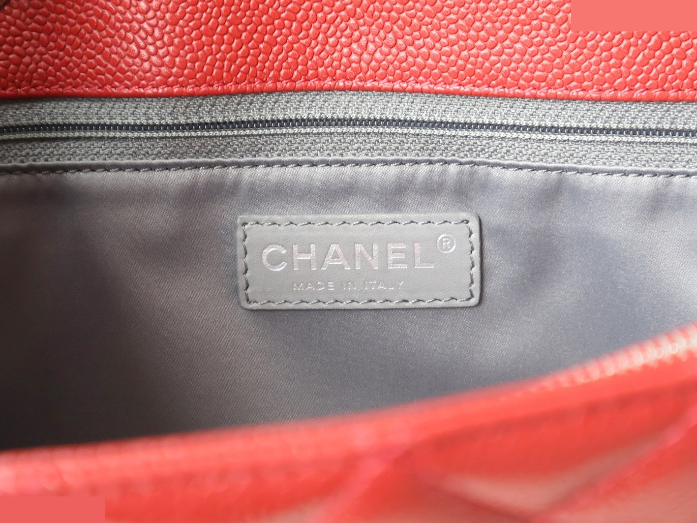Caviar Skin GST Chain Tote Bag, Red — view 9