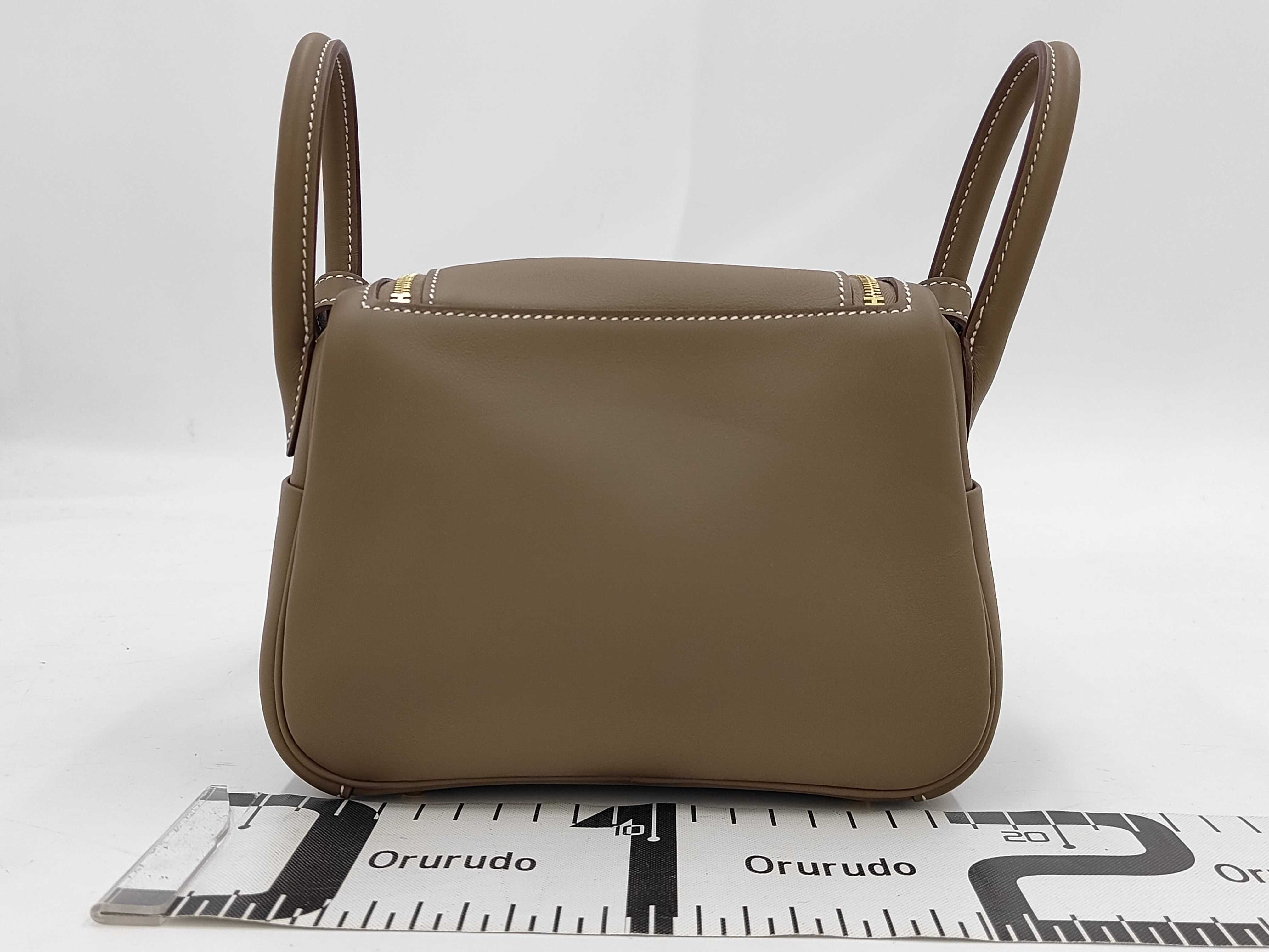 Lindy Mini Handbag, Veau Swift Leather, Etoupe, G Stamp, Shoulder Bag — view 2