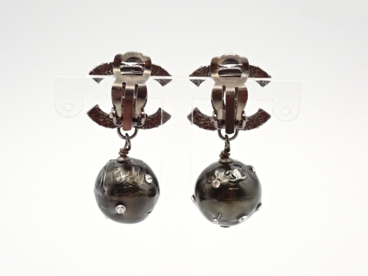 Earrings with Coco Mark design, silver. — view 2