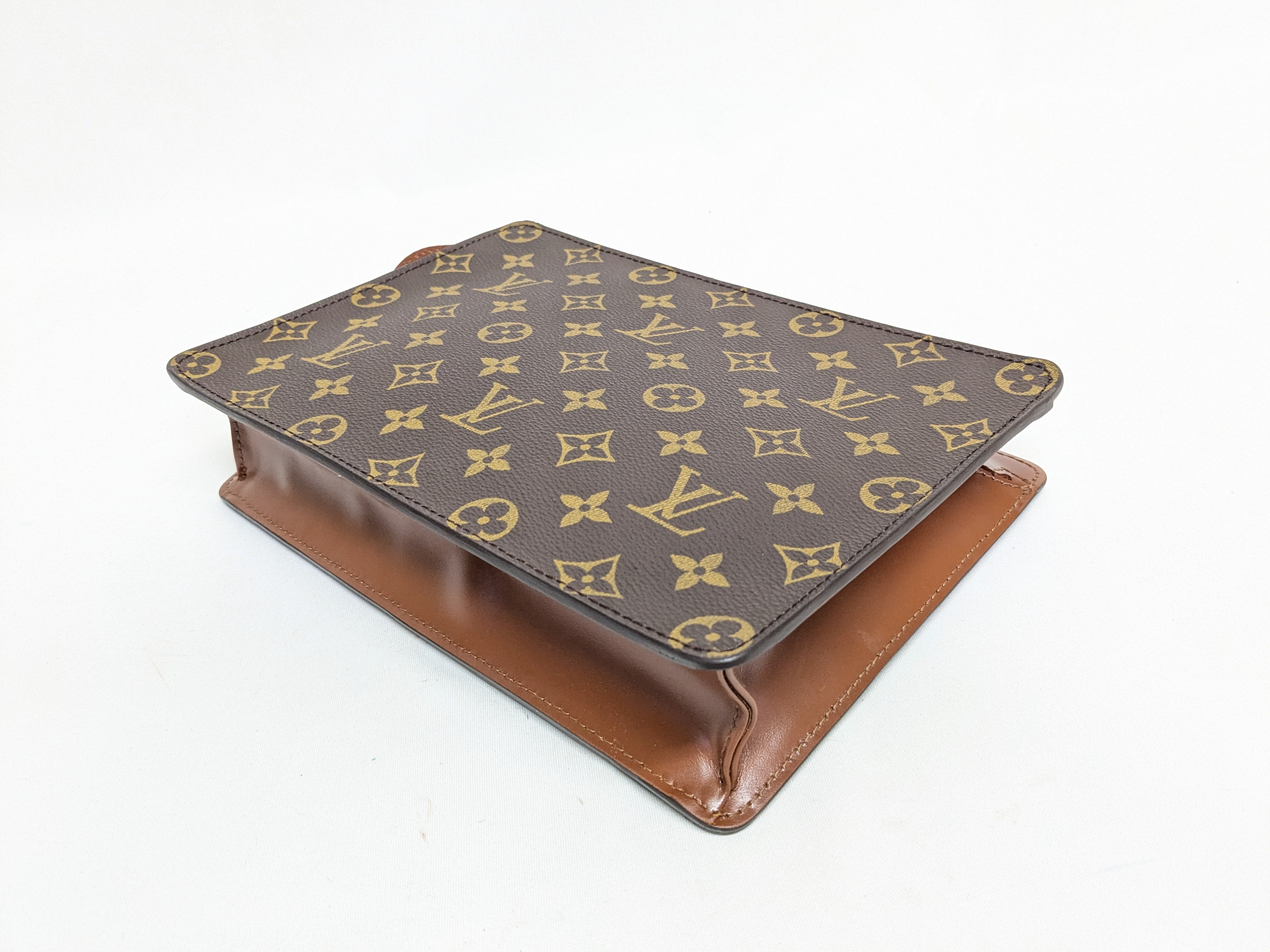 LV Monogram Pochette Homme (No stickiness) Second Bag — view 4