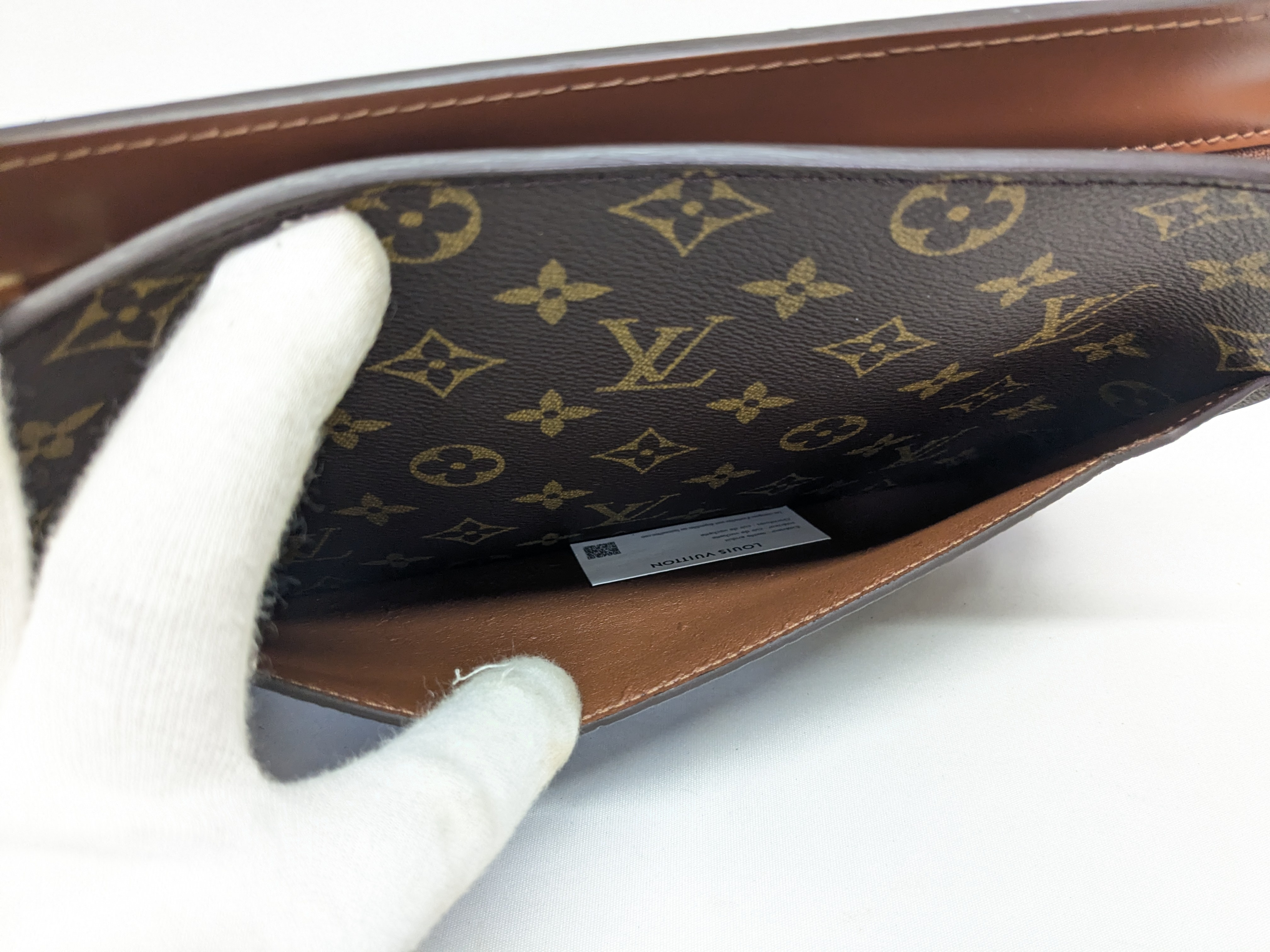 LV Monogram Pochette Homme (No stickiness) Second Bag — view 6