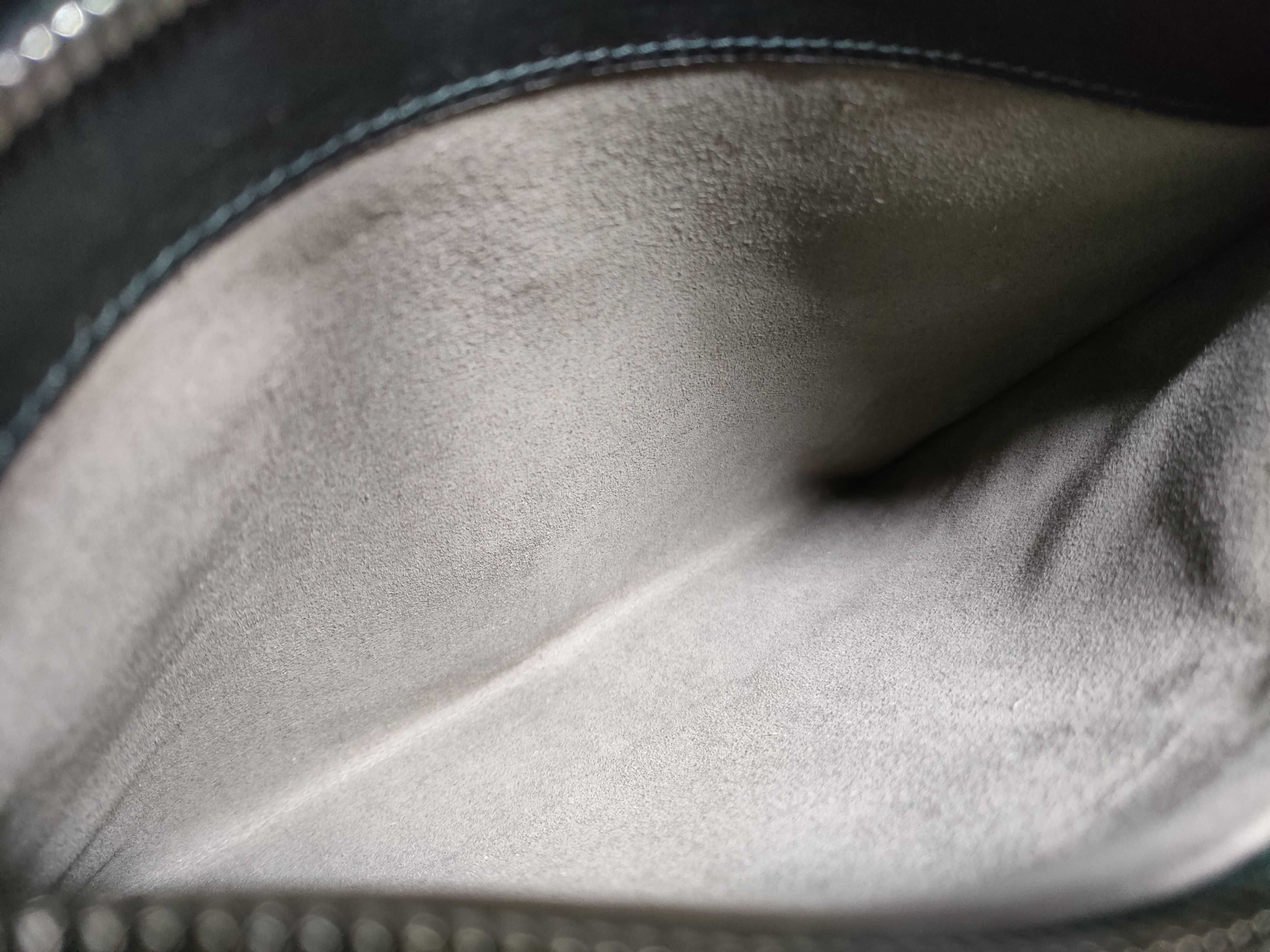 GG Supreme Messenger Bag Shoulder Bag — view 11