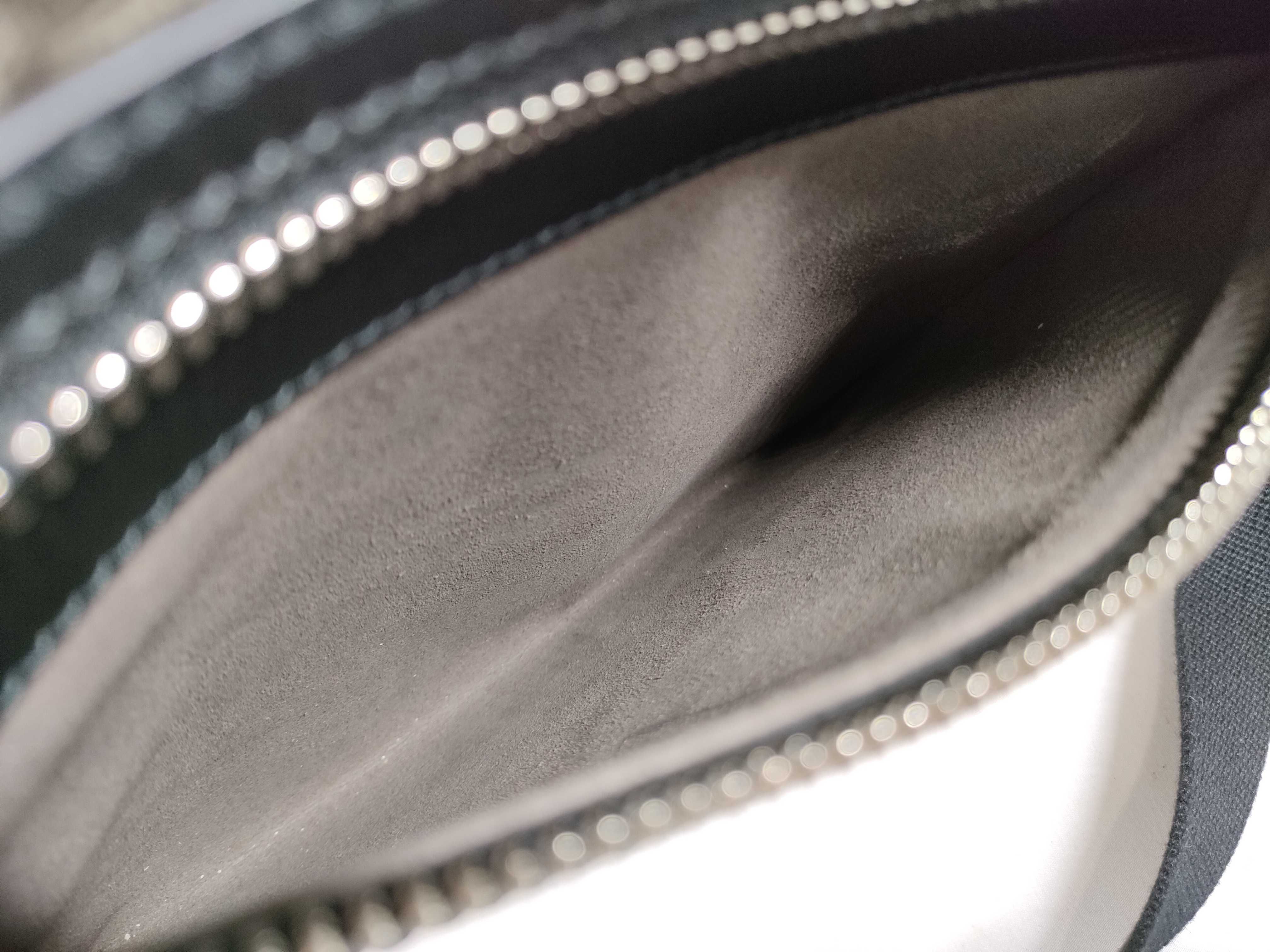 GG Supreme Messenger Bag Shoulder Bag — view 13