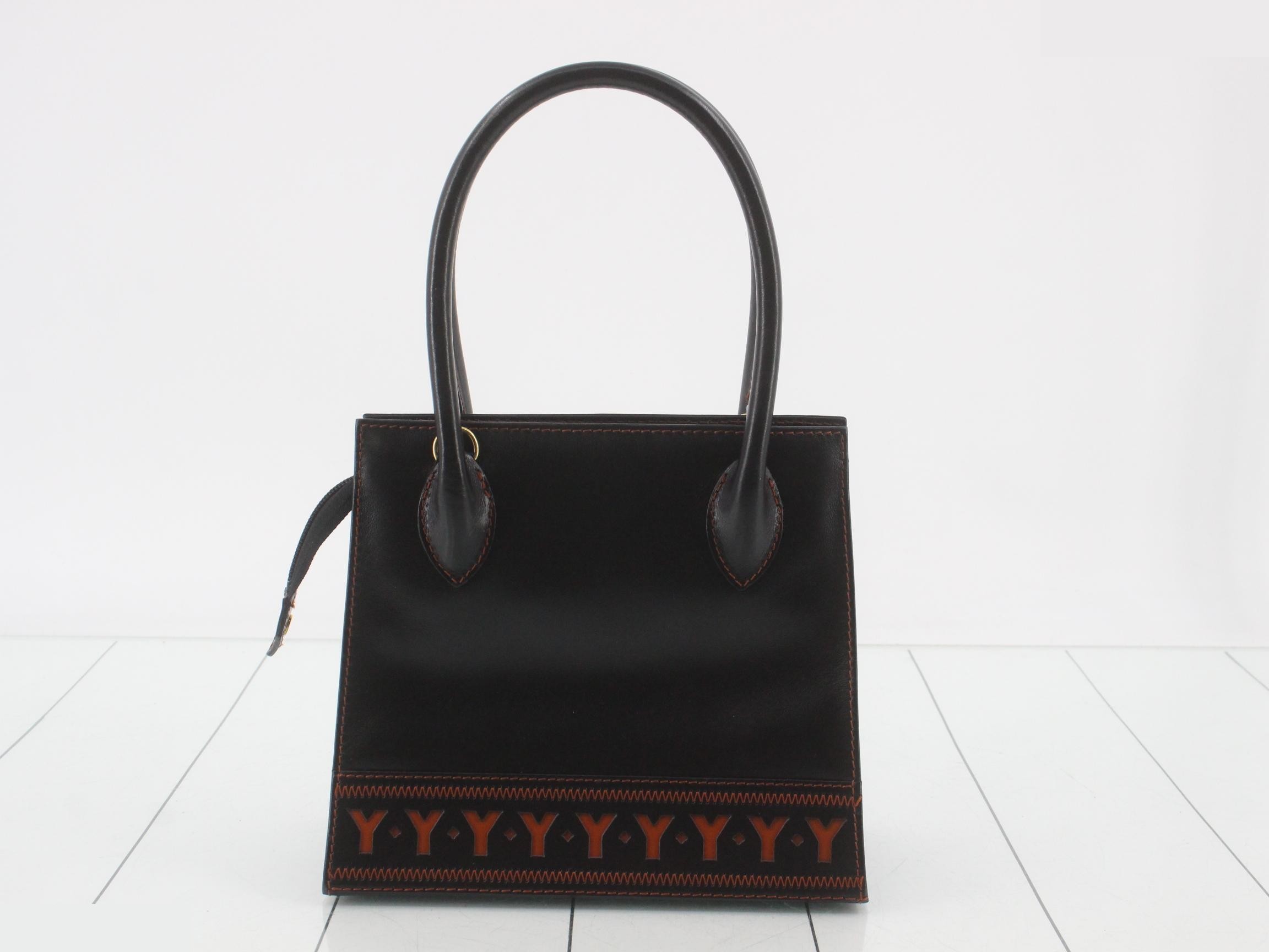 Y-cut leather bag, navy, shoulder strap missing, W22.5 H19.5 D10 — view 2