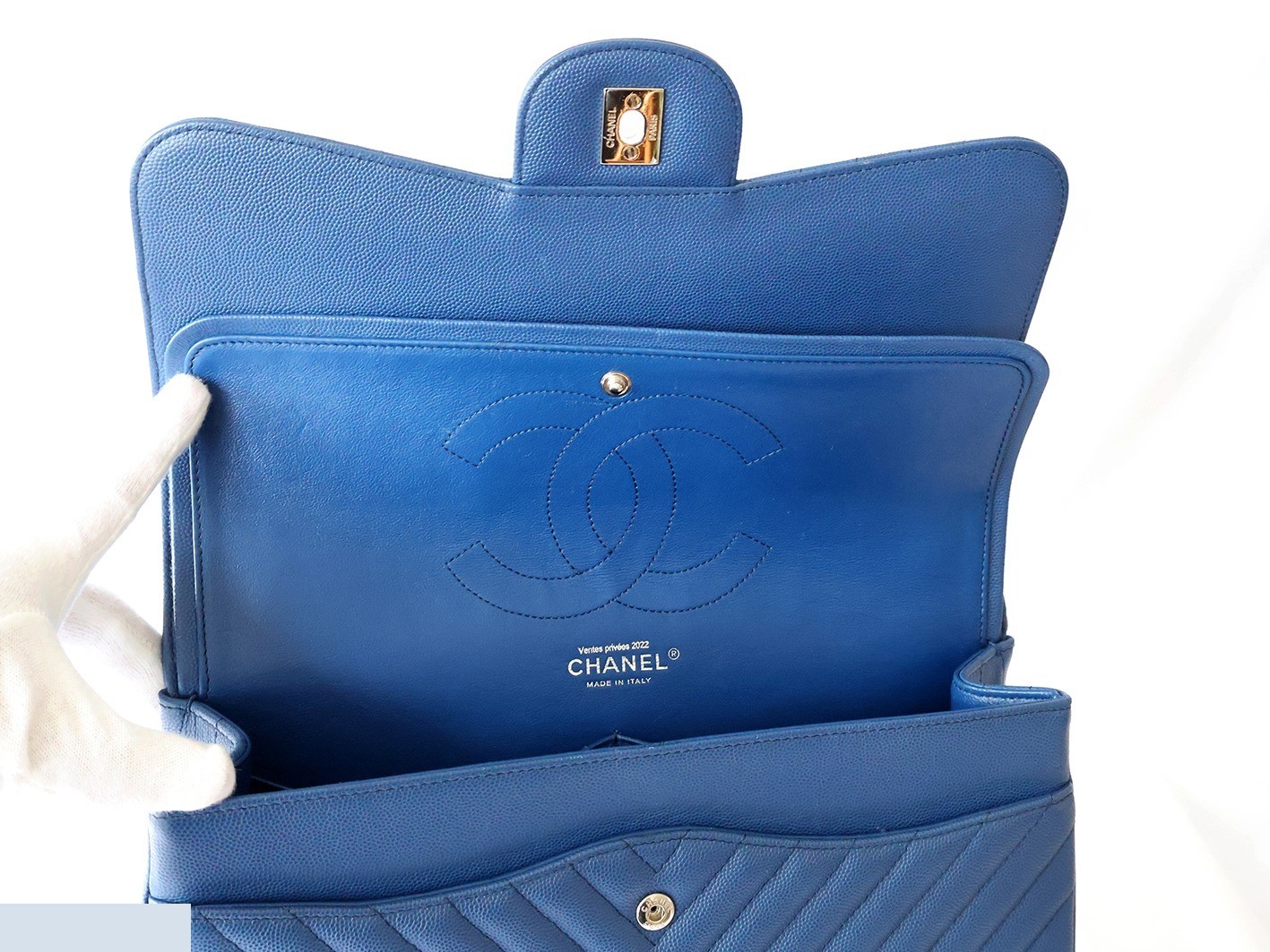 Caviar leather V-stitch 30 double flap double chain shoulder bag, blue — view 11