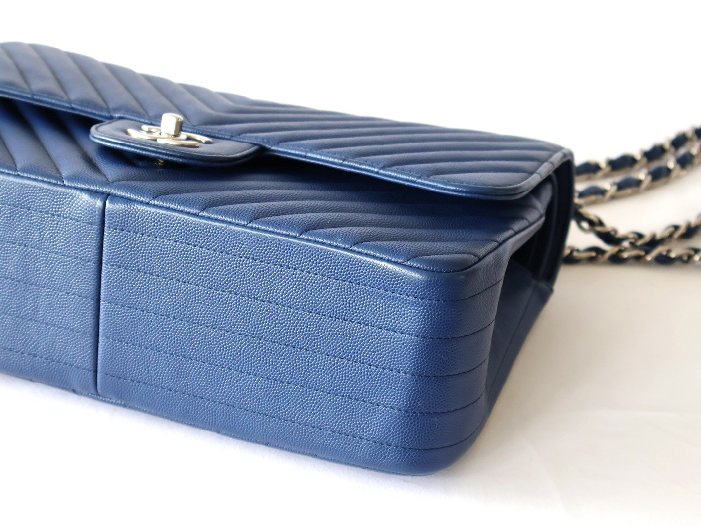 Caviar leather V-stitch 30 double flap double chain shoulder bag, blue — view 3
