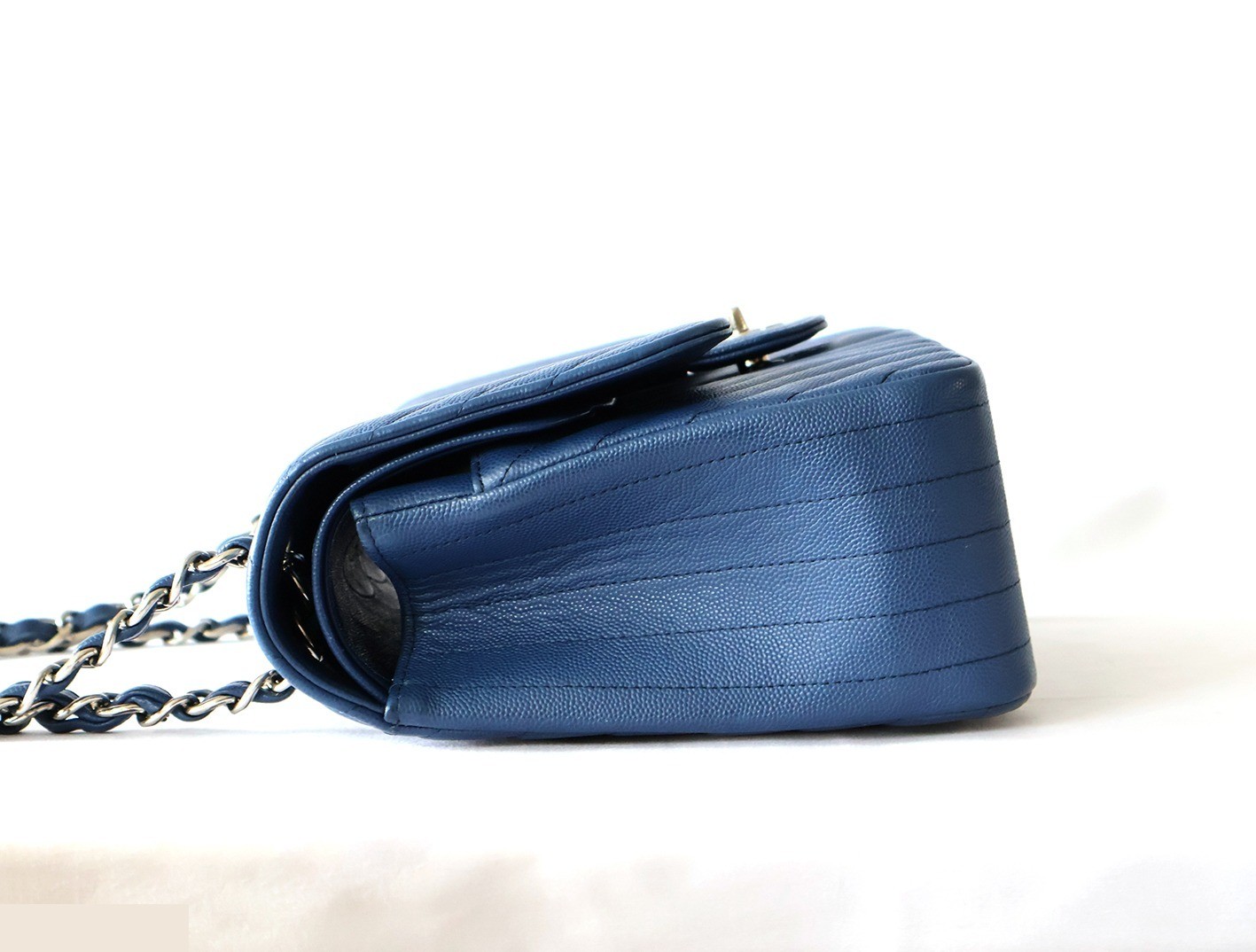 Caviar leather V-stitch 30 double flap double chain shoulder bag, blue — view 6