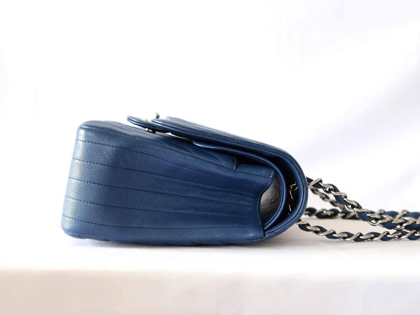 Caviar leather V-stitch 30 double flap double chain shoulder bag, blue — view 7