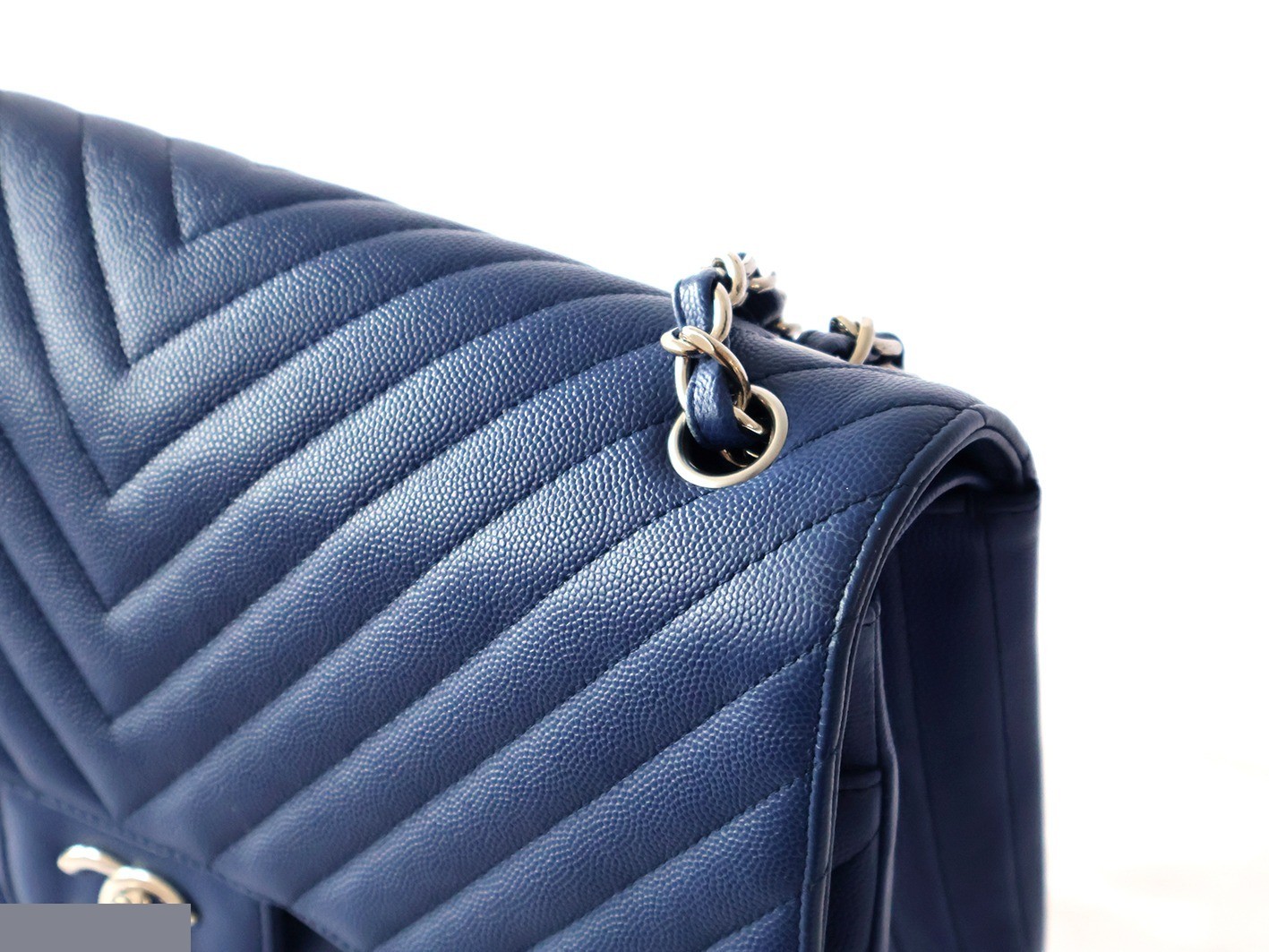 Caviar leather V-stitch 30 double flap double chain shoulder bag, blue — view 8
