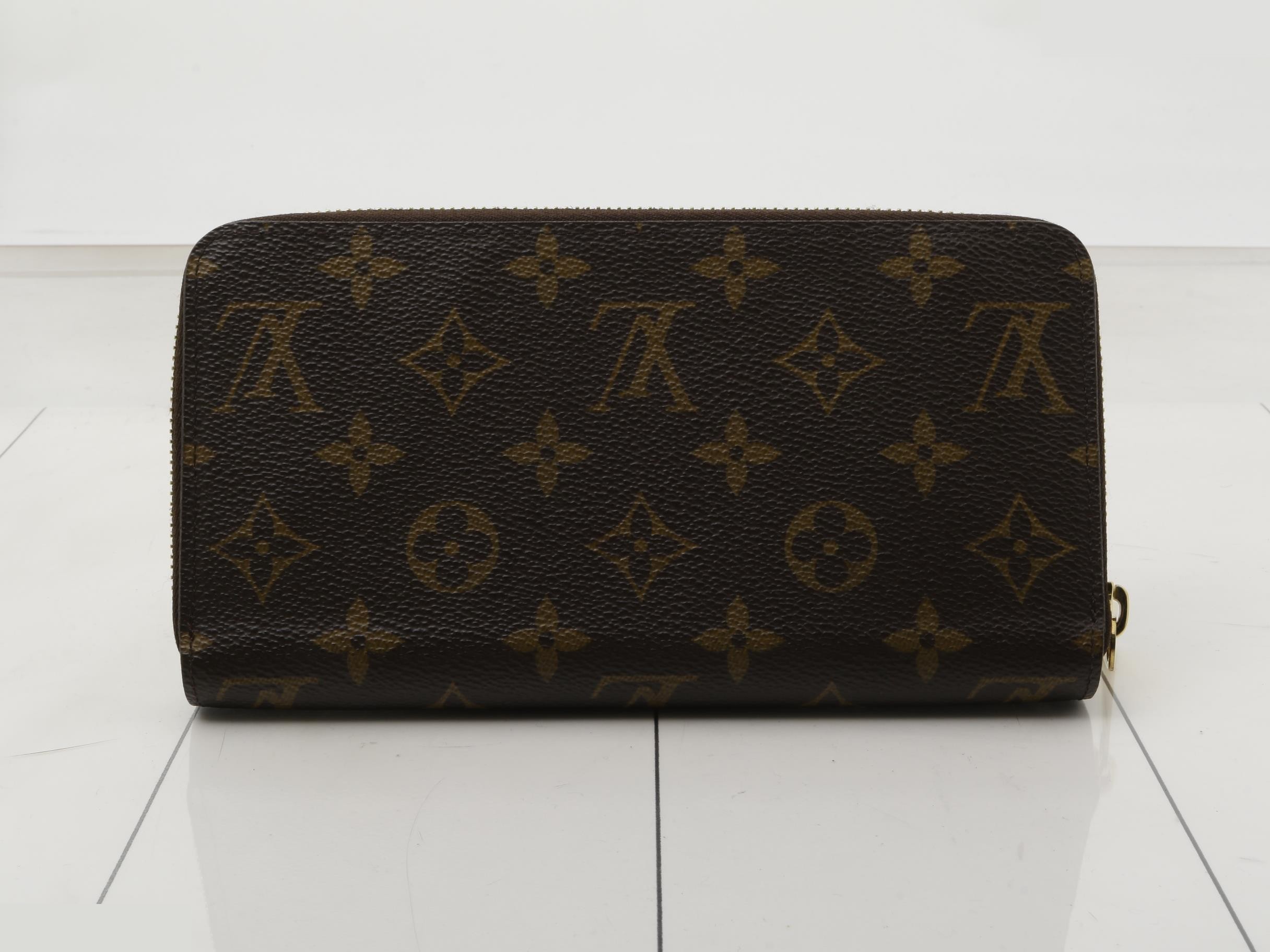 Zippy Wallet Fuchsia — view 2