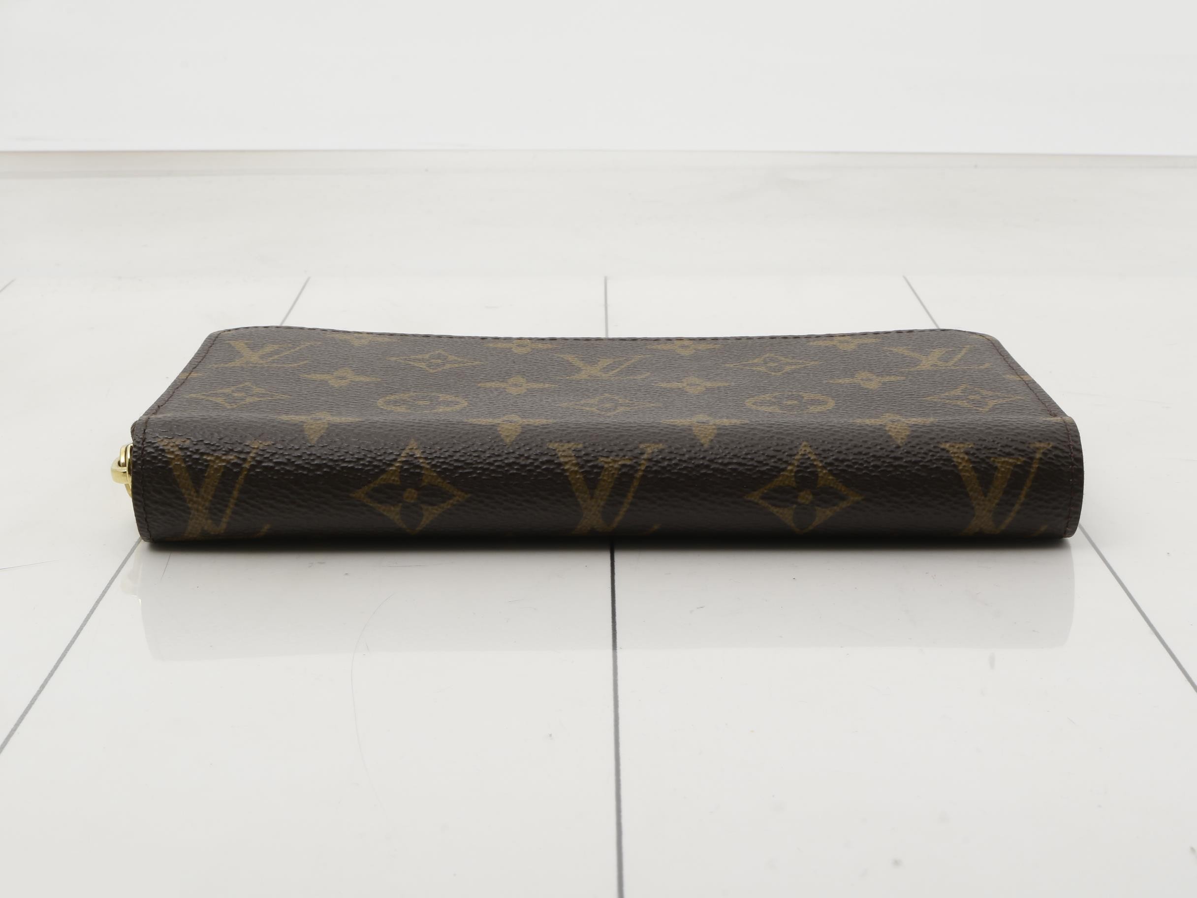 Zippy Wallet Fuchsia — view 3