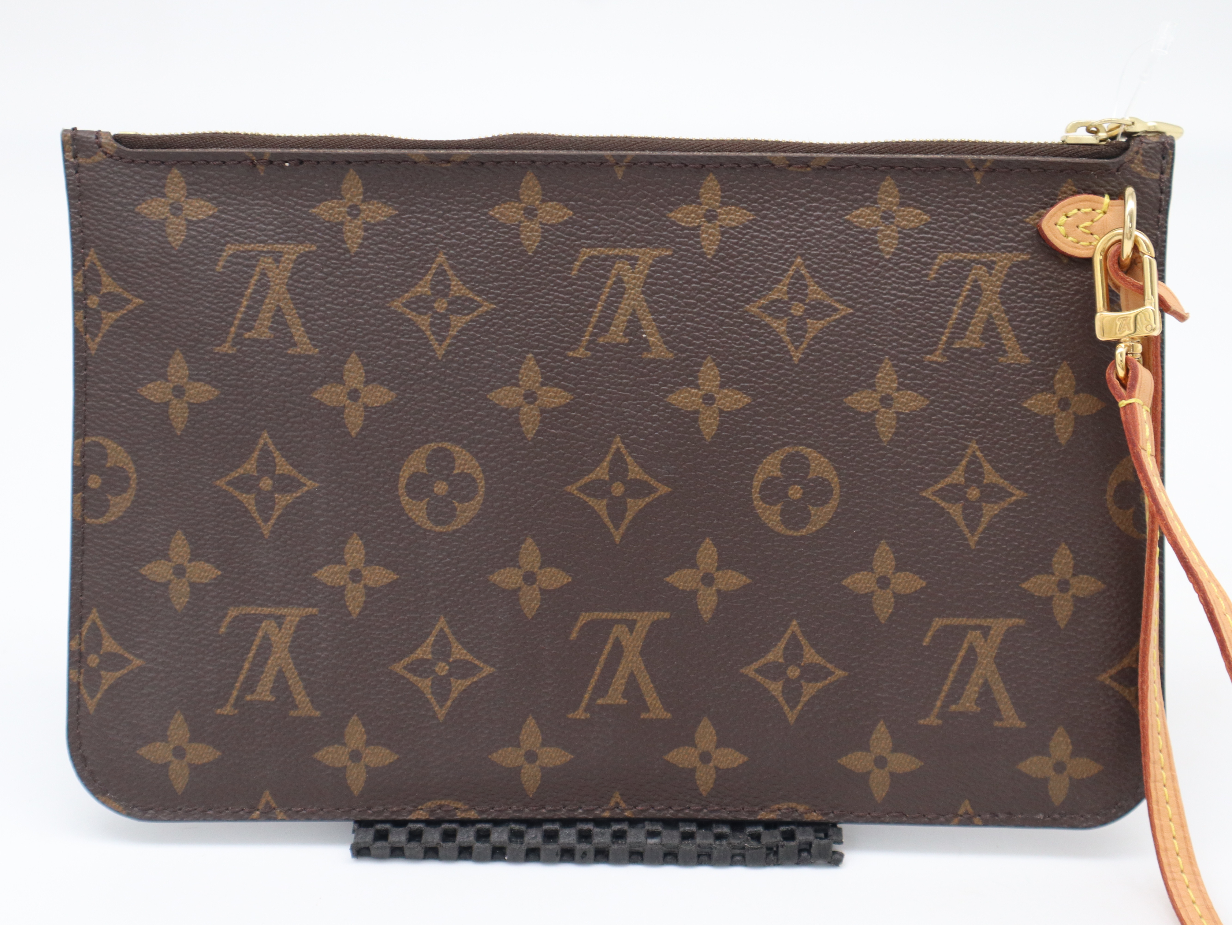 M40990 Monogram Neverfull Pouch (Sold Separately) — view 2