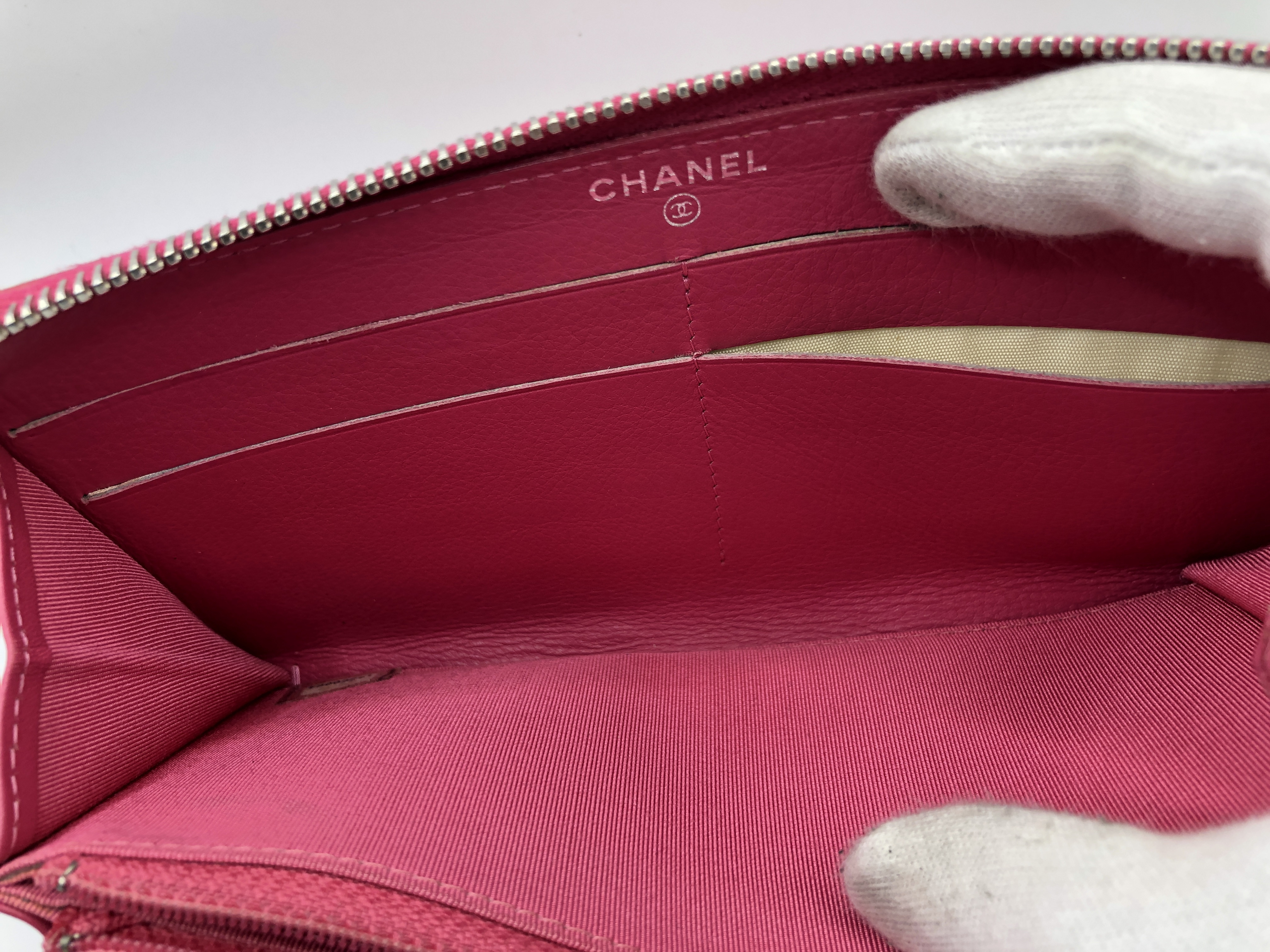 Matelassé Round Zip Long Wallet with Seal, 14360064, Patent Leather, Pink Wallet — view 5