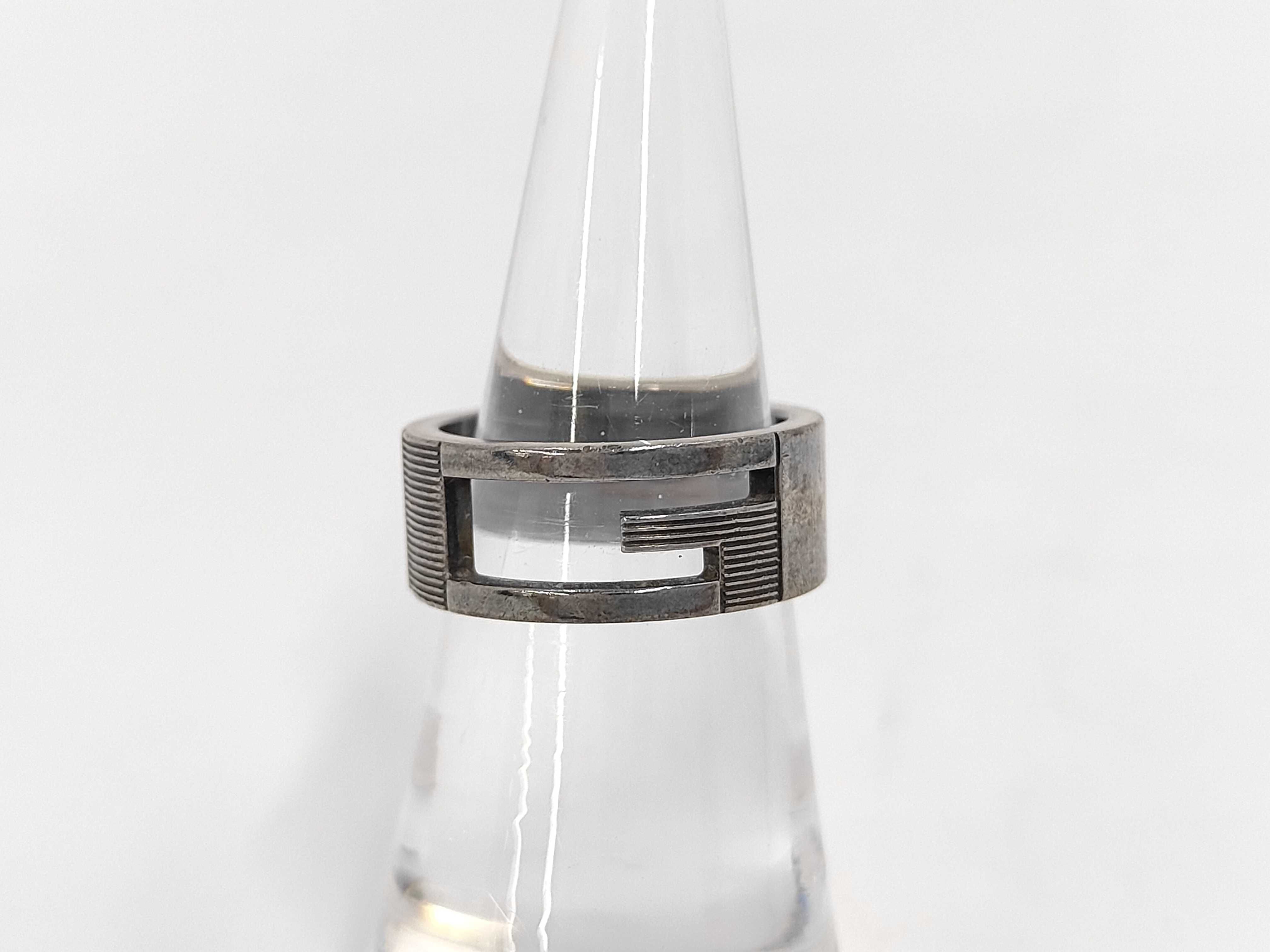 logo ring
