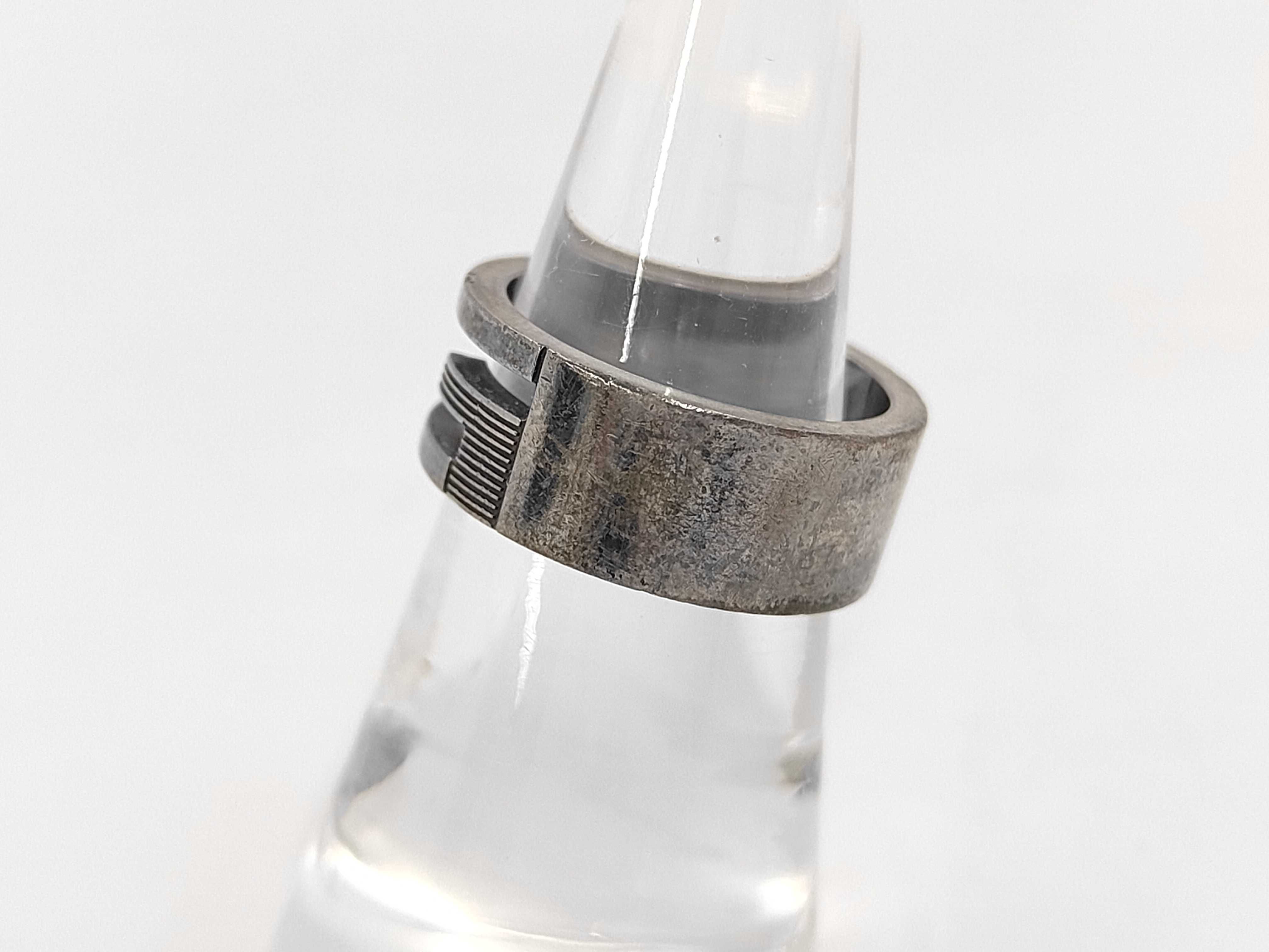 logo ring — view 2