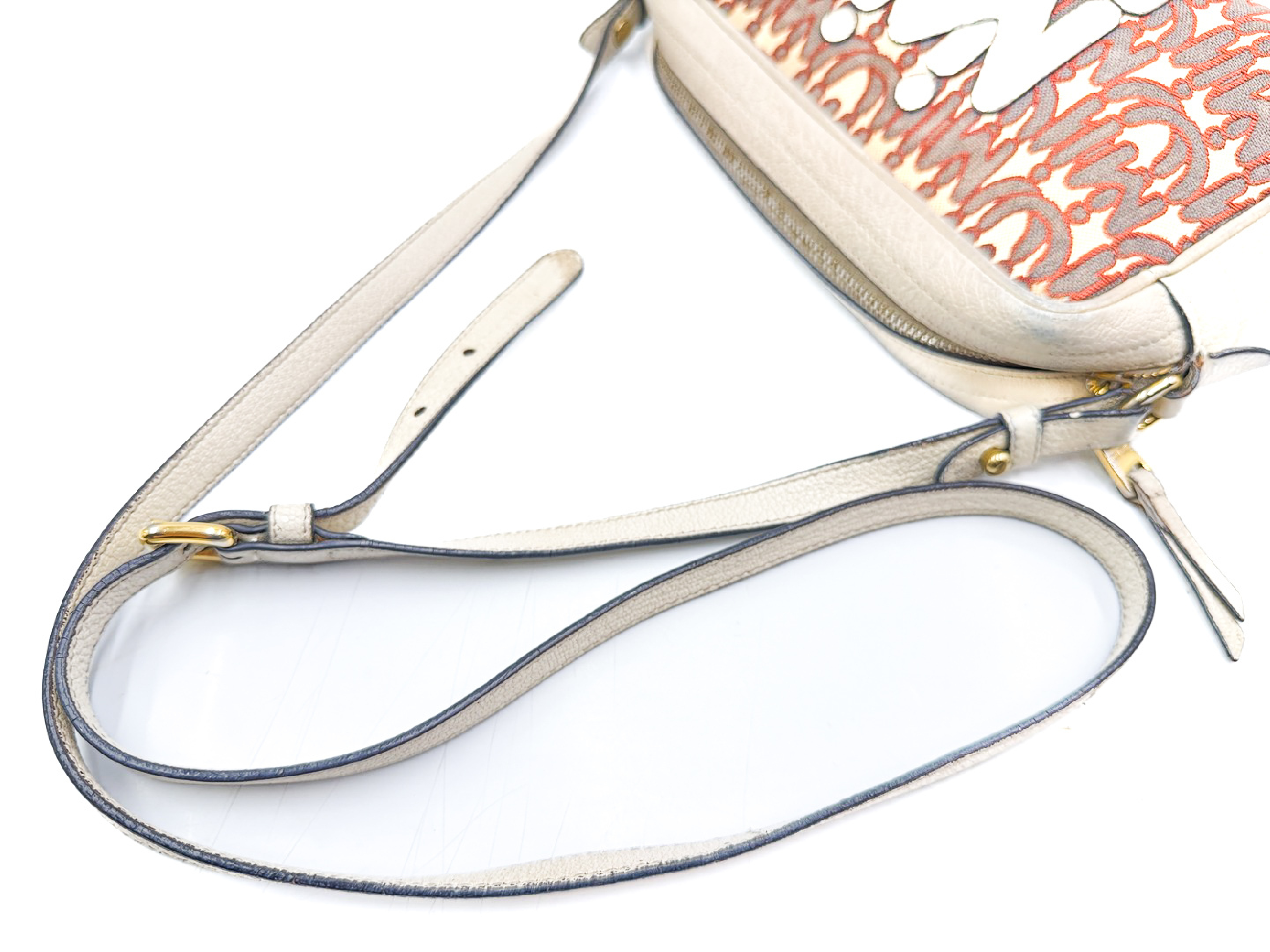 logo leather shoulder bag with gold hardware. — view 3