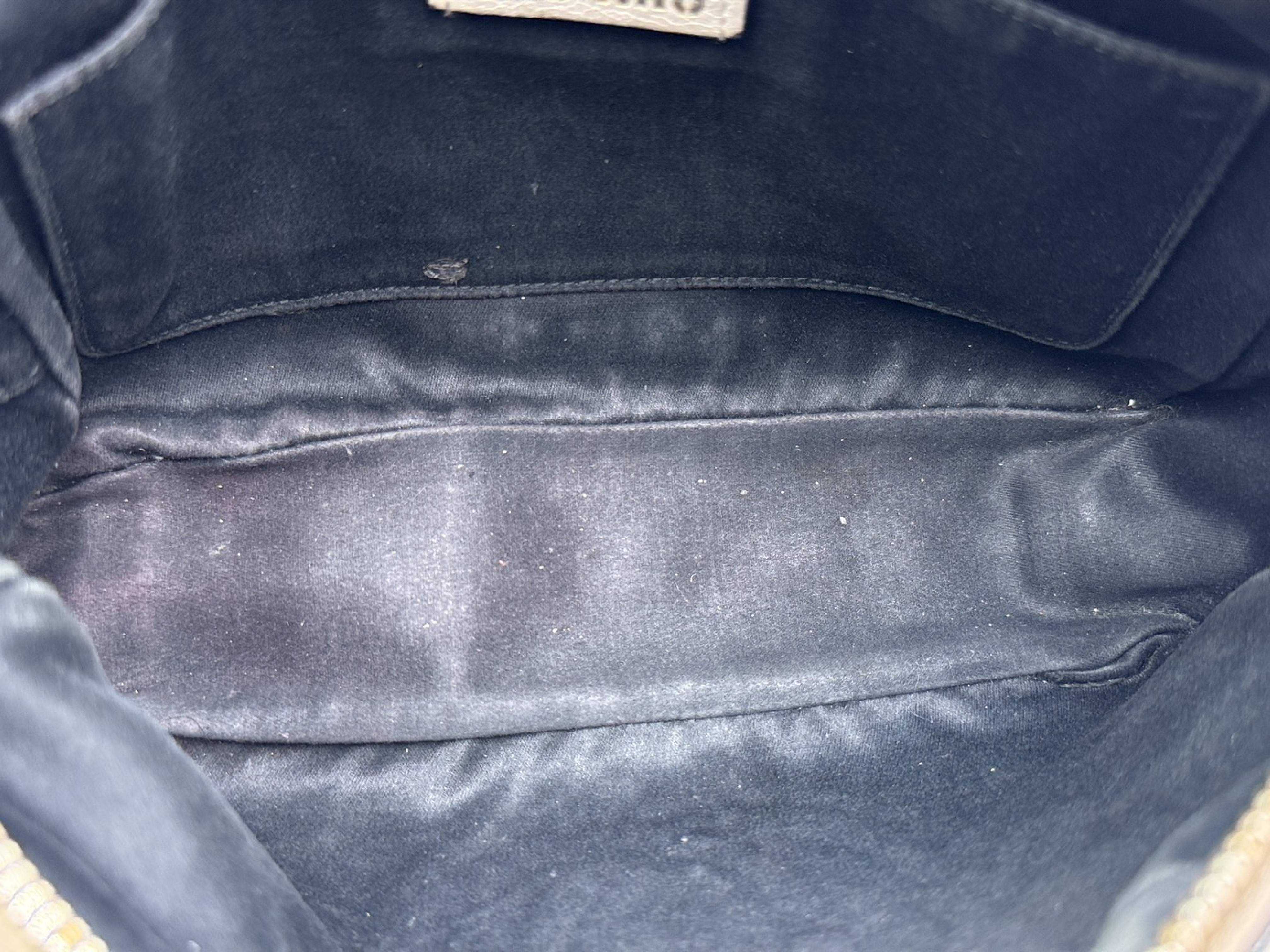 logo leather shoulder bag with gold hardware. — view 9