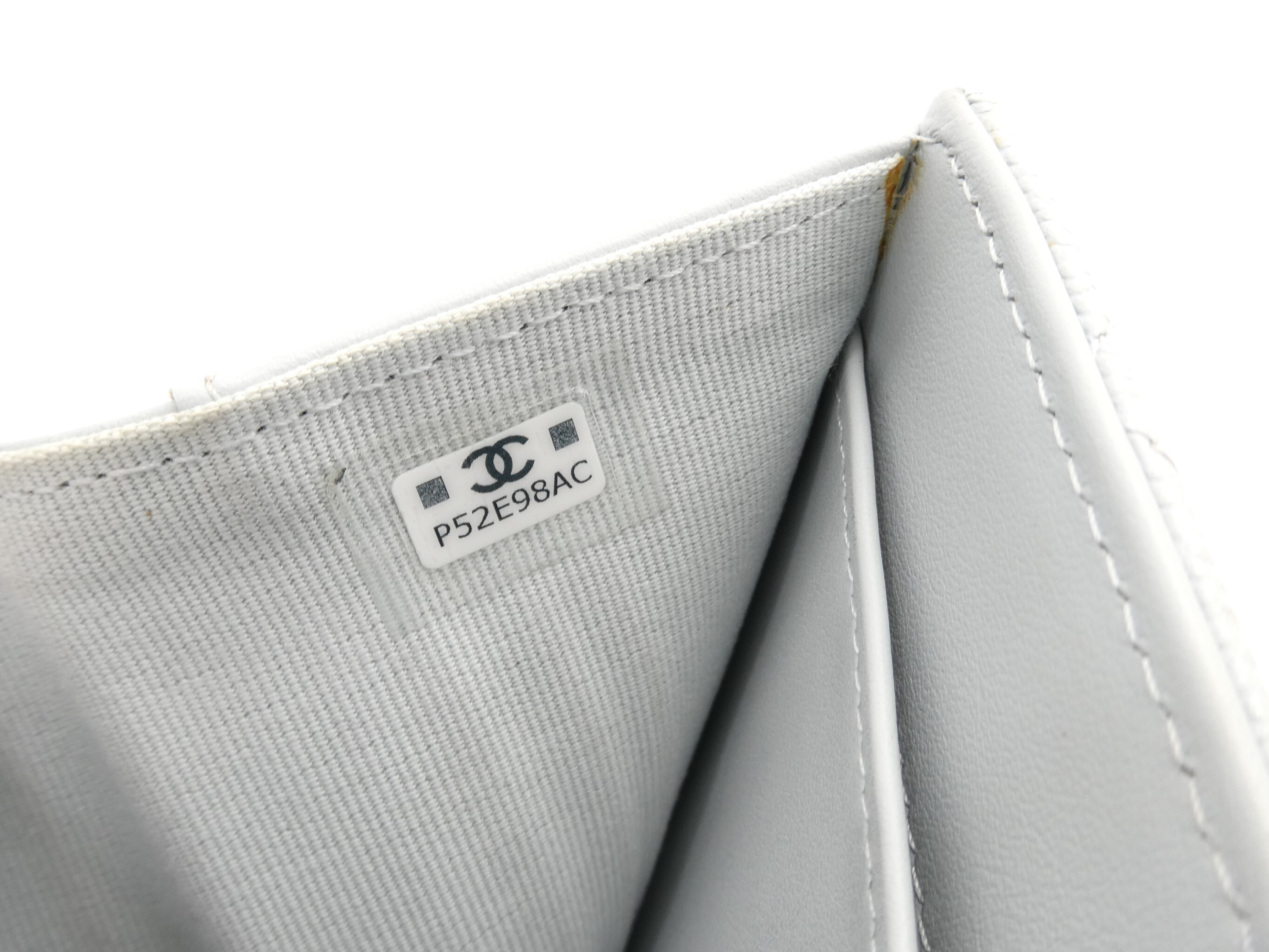 Matelassé Coco Mark Caviar Skin Tri-fold Wallet — view 9