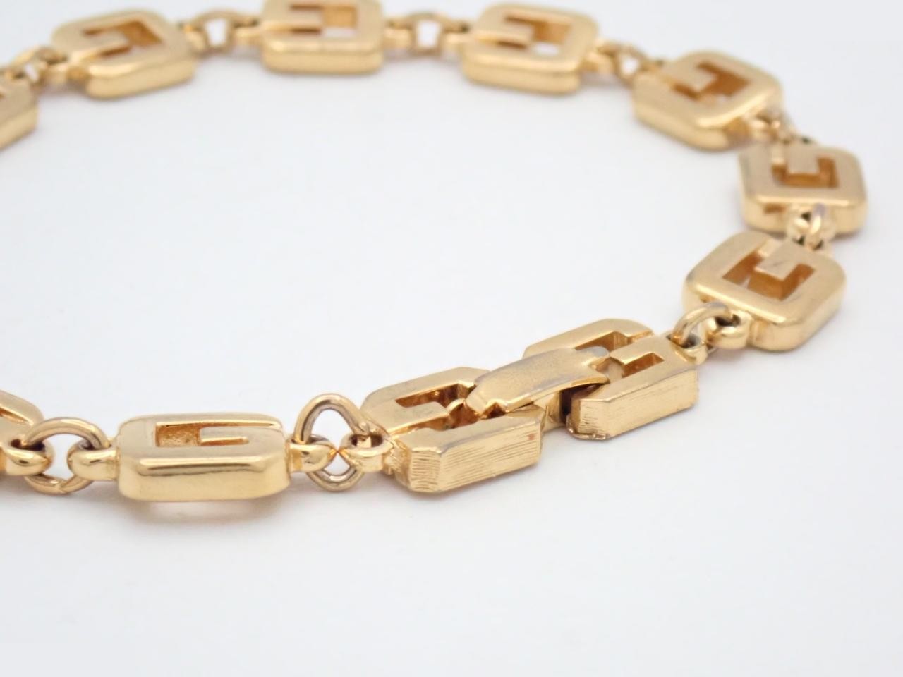 Other lines: Precious metal bracelets and bangles (metal), wrist circumference approximately 19 cm. — view 3