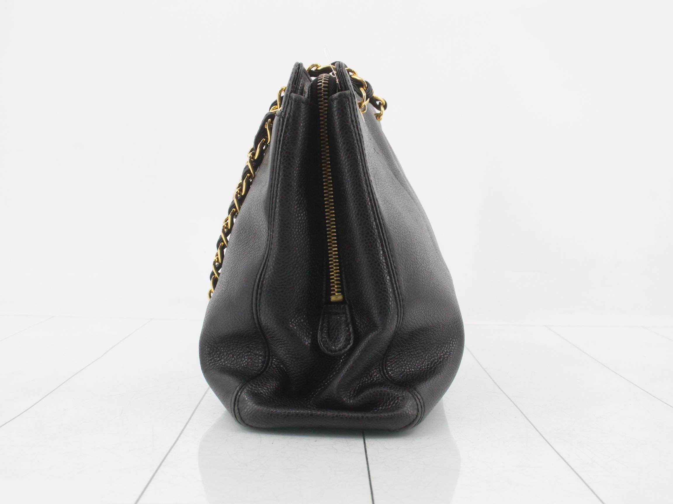 Caviar skin chain shoulder bag, model number 5. — view 3