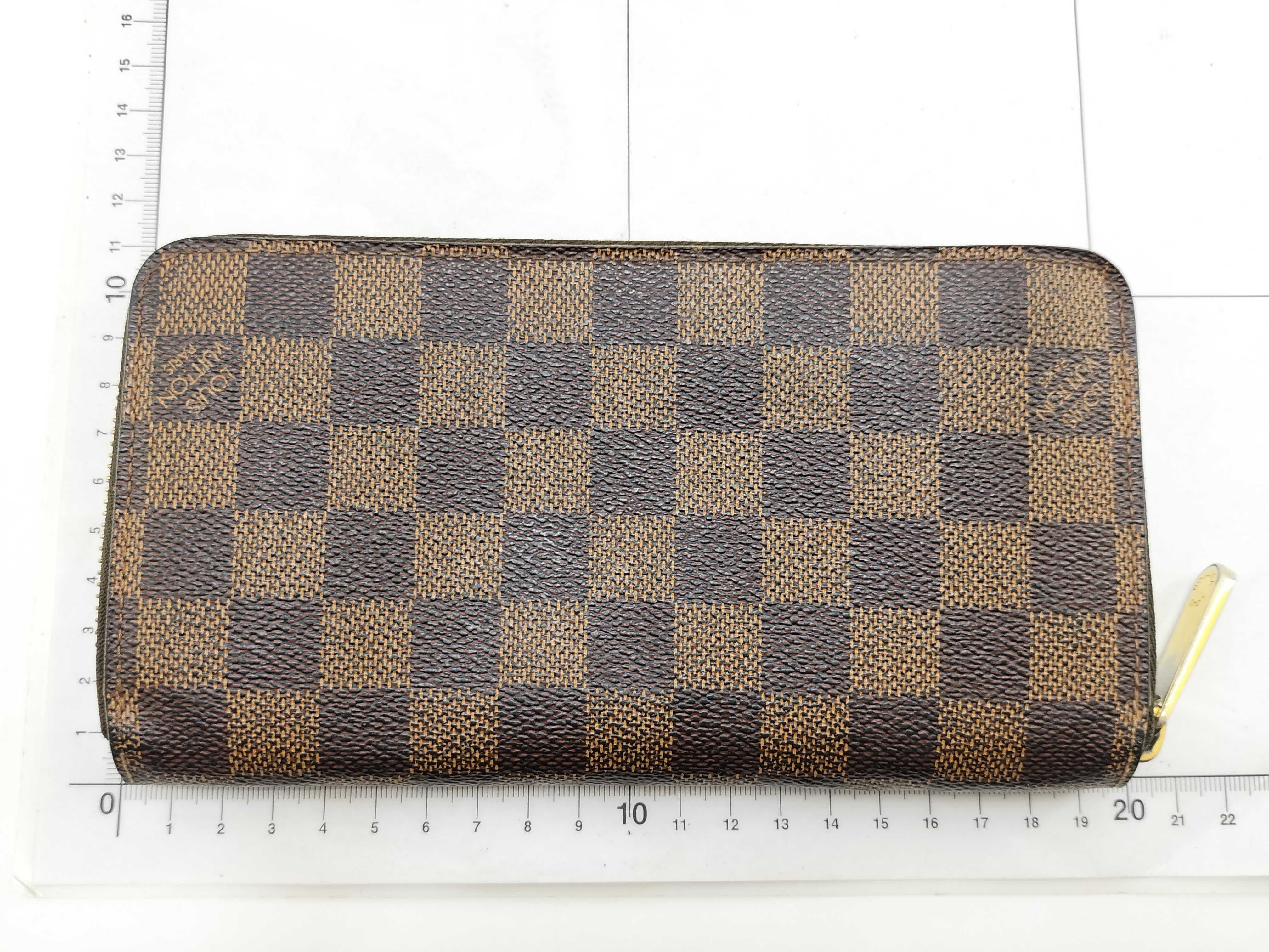 Damier Zippy Wallet — view 2