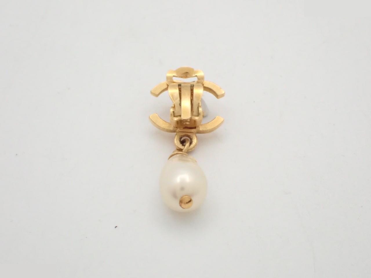 95A Coco Mark Pearl Swing Earring (Single Earring) — view 2