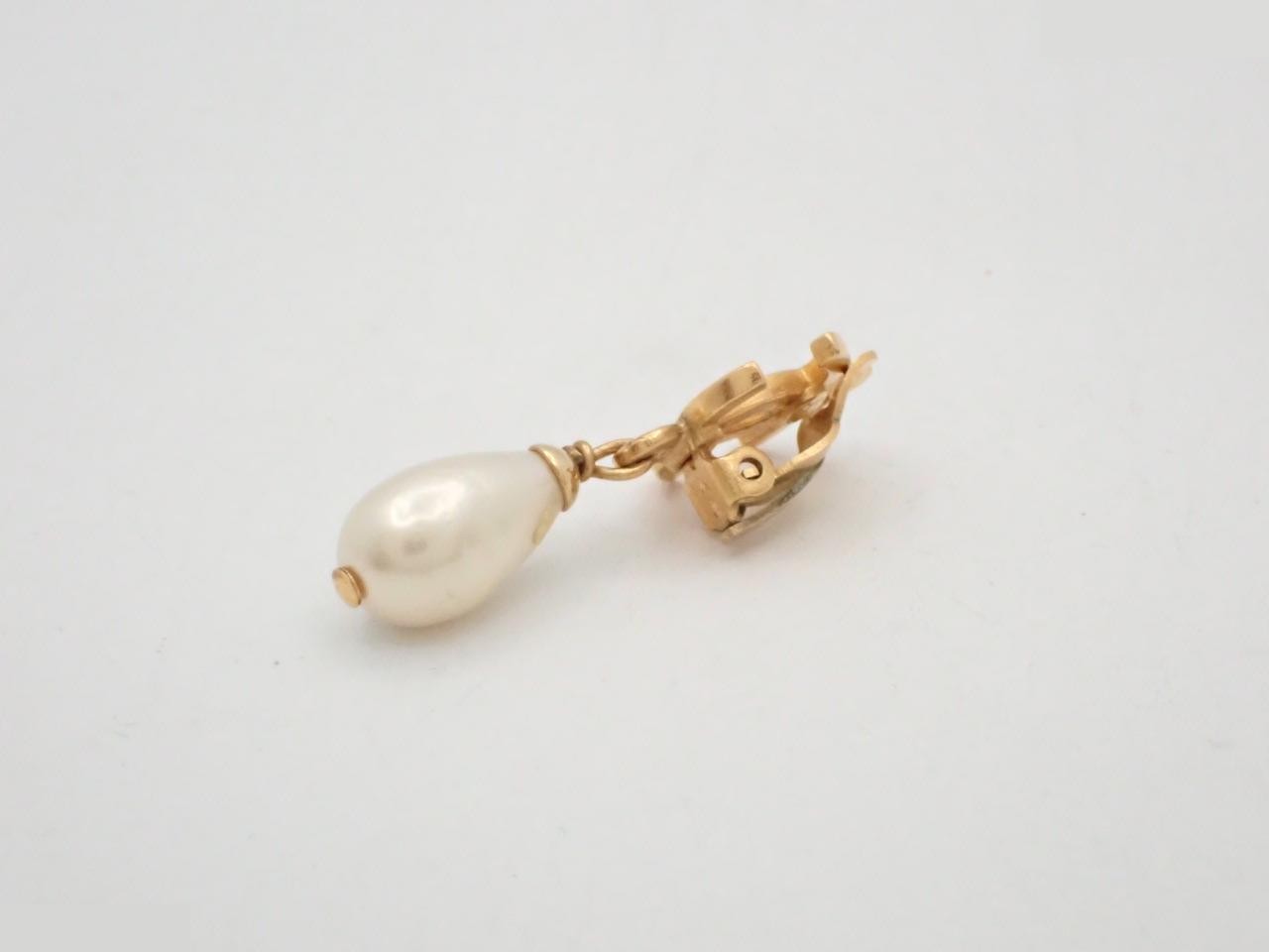 95A Coco Mark Pearl Swing Earring (Single Earring) — view 3