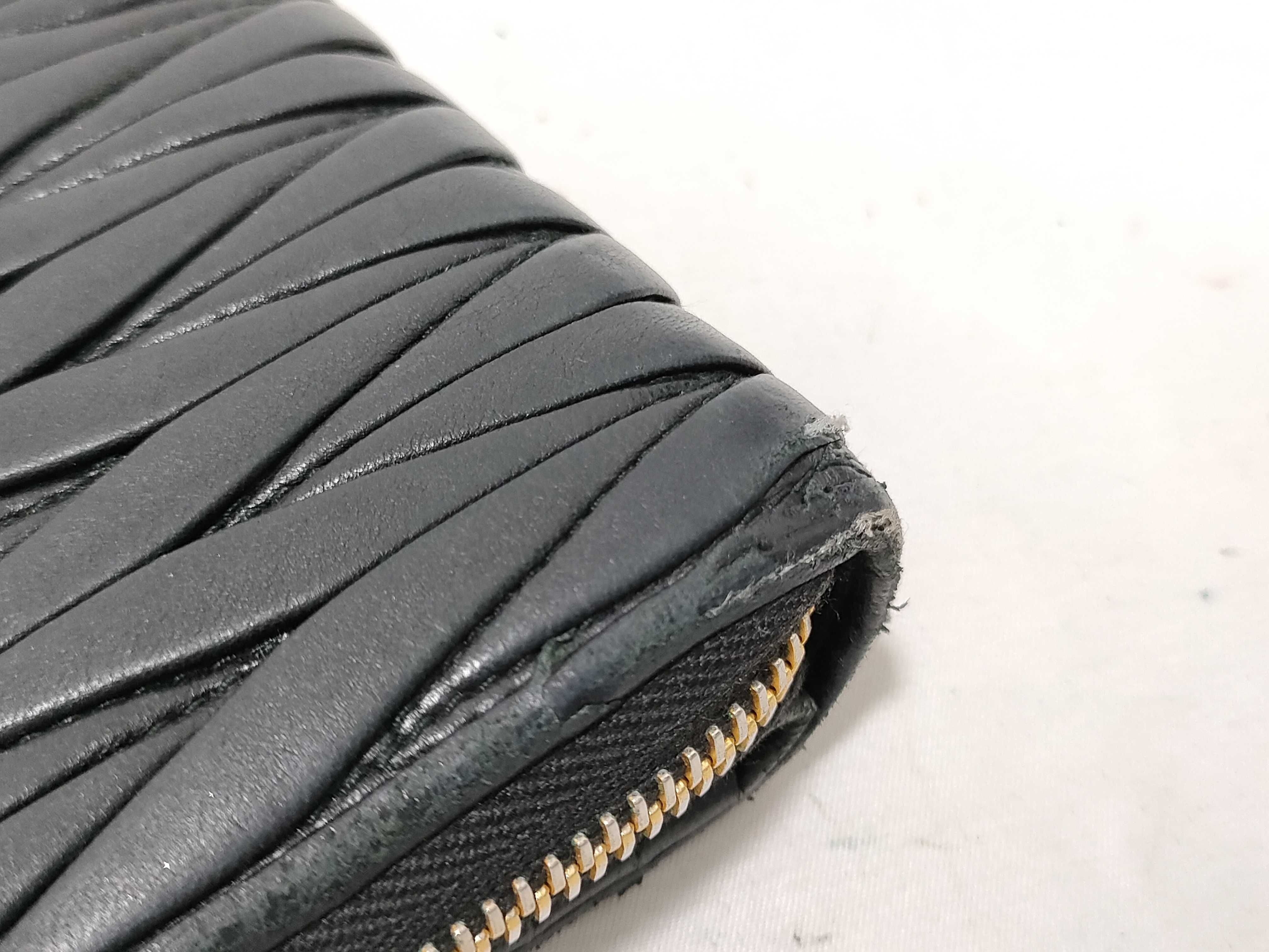 Matelassé Leather Round Zip Bi-fold Wallet — view 15