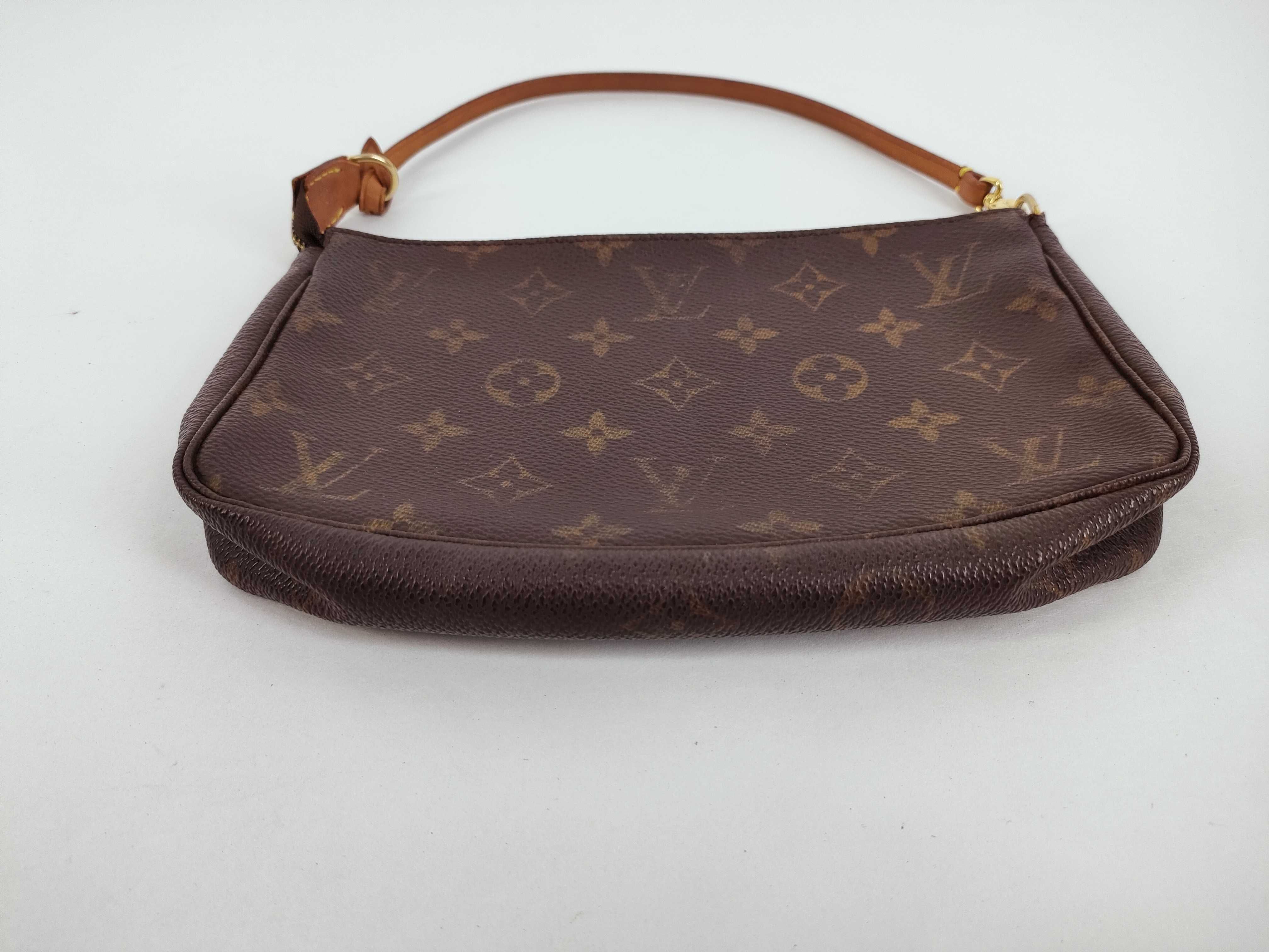 Monogram Accessoires Accessory Pouch Monogram Pouch — view 8