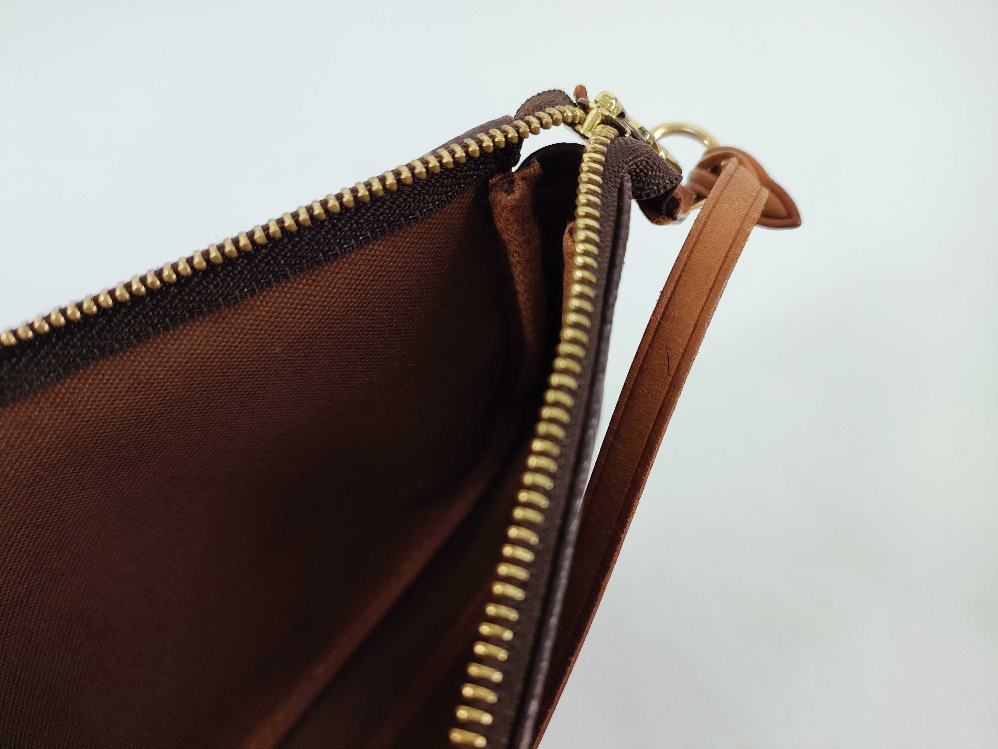 Monogram Accessoires Accessory Pouch Monogram Pouch — view 9