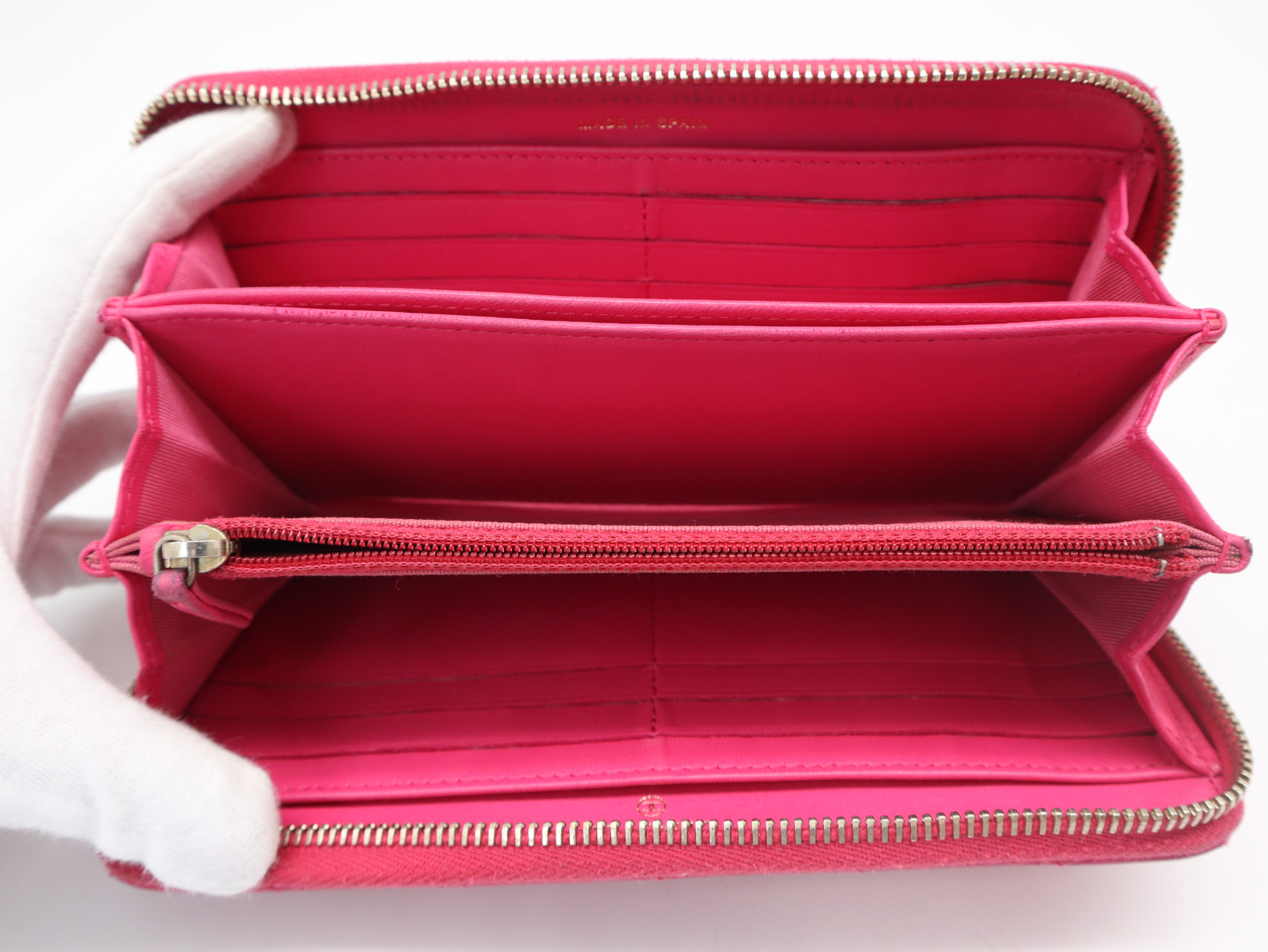 Lambskin Matelassé Round Zip Wallet with Gold Hardware, Pink, Seal, 21692315 — view 7