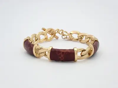 crocodile leather gold bracelet, with box, wrist size approximately 18cm.