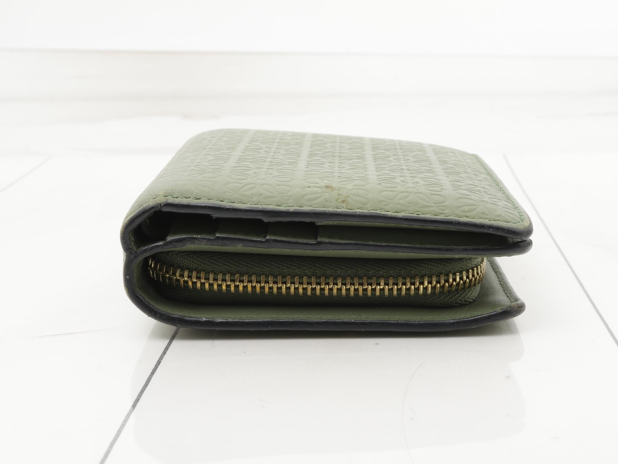 Other lines: Bags and Wallets — view 3
