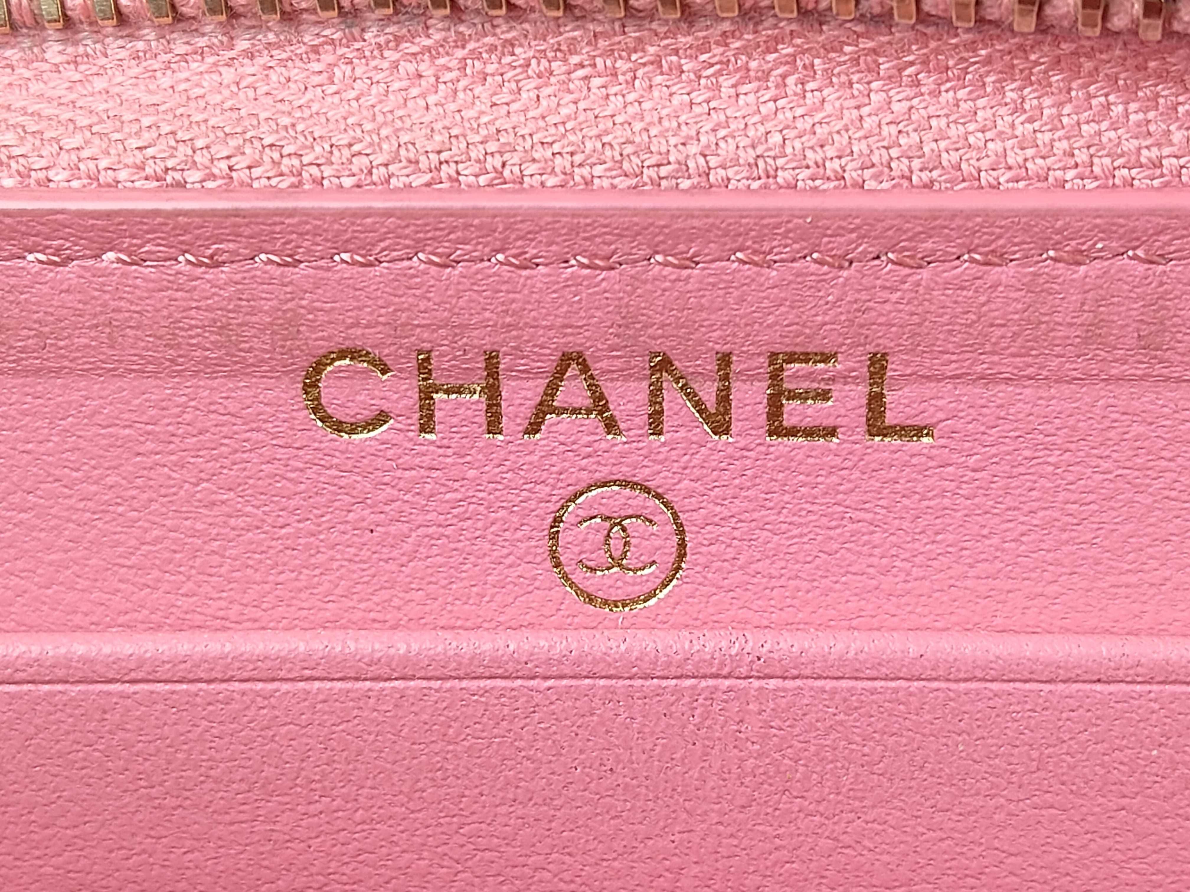 Caviar Skin Coco Round Zip Wallet Pink — view 10