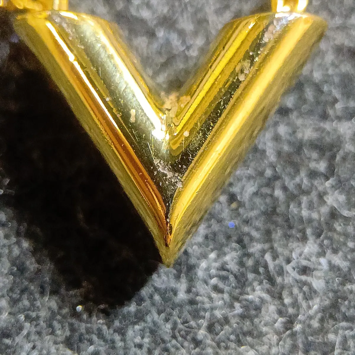M61083 Essential V OB1212 Necklace, GP Gold. Shows — view 6