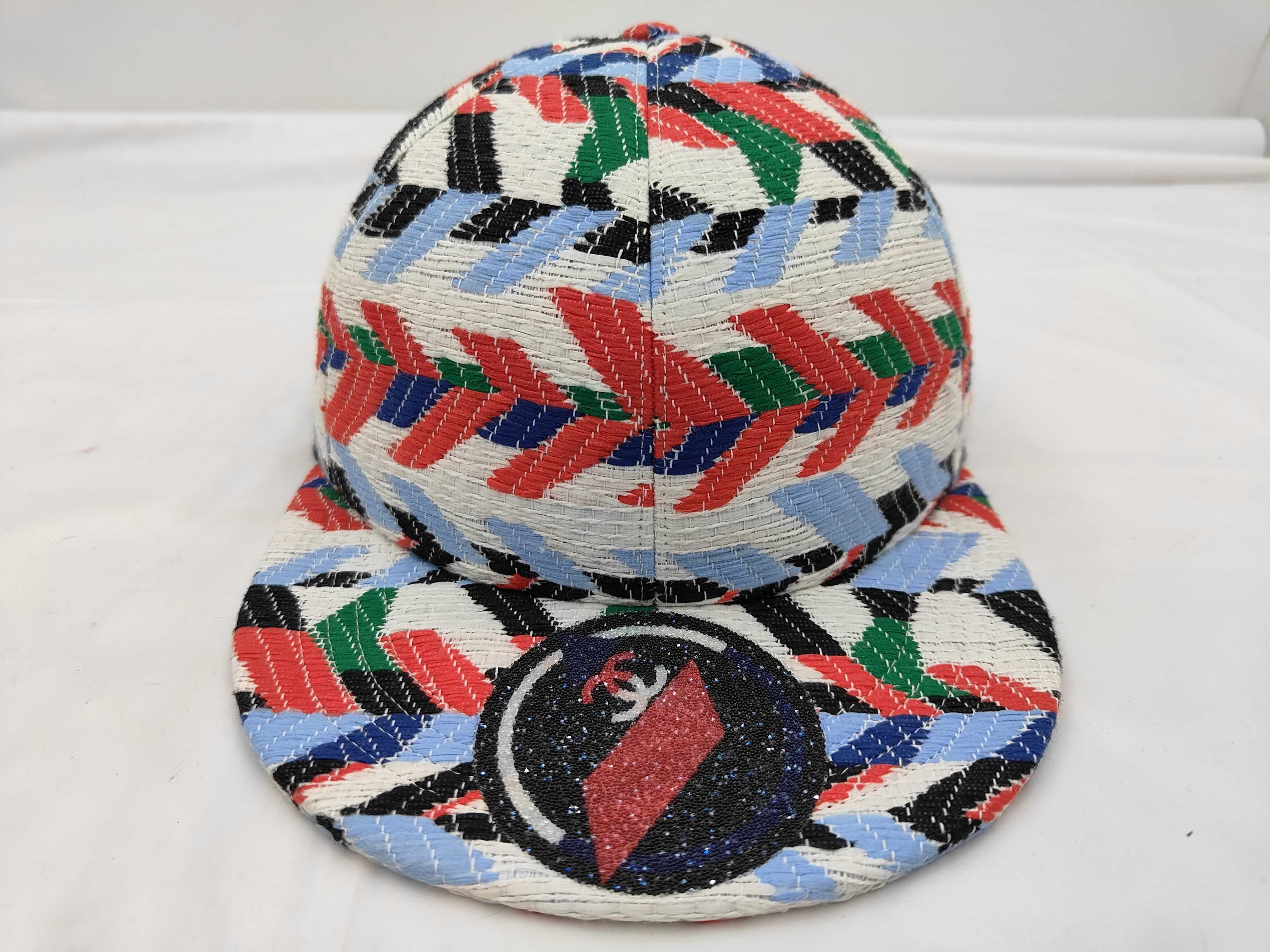 hat, size M, and other accessories.
